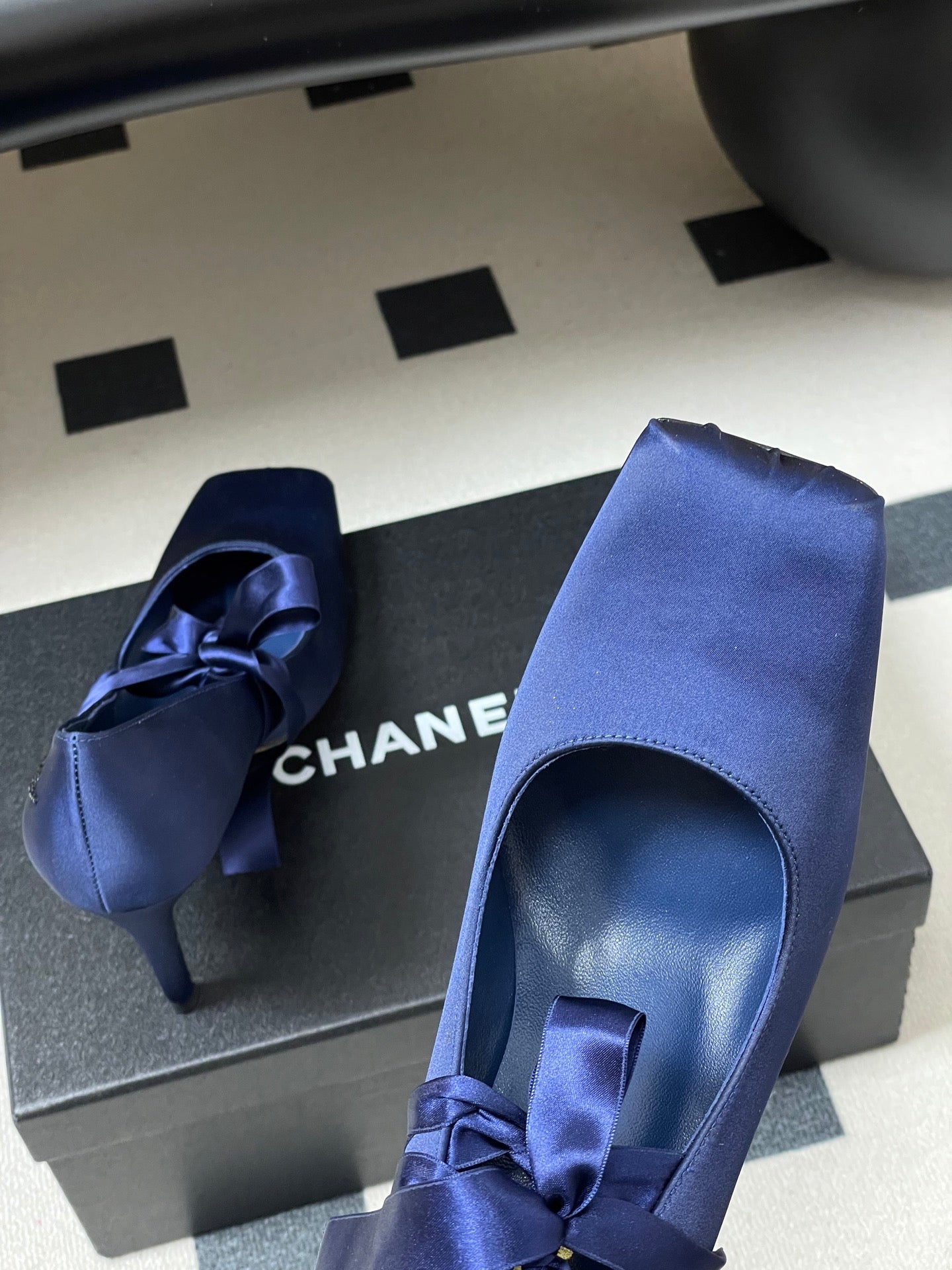 CC 26 Pump Blue Satin Silk 593134