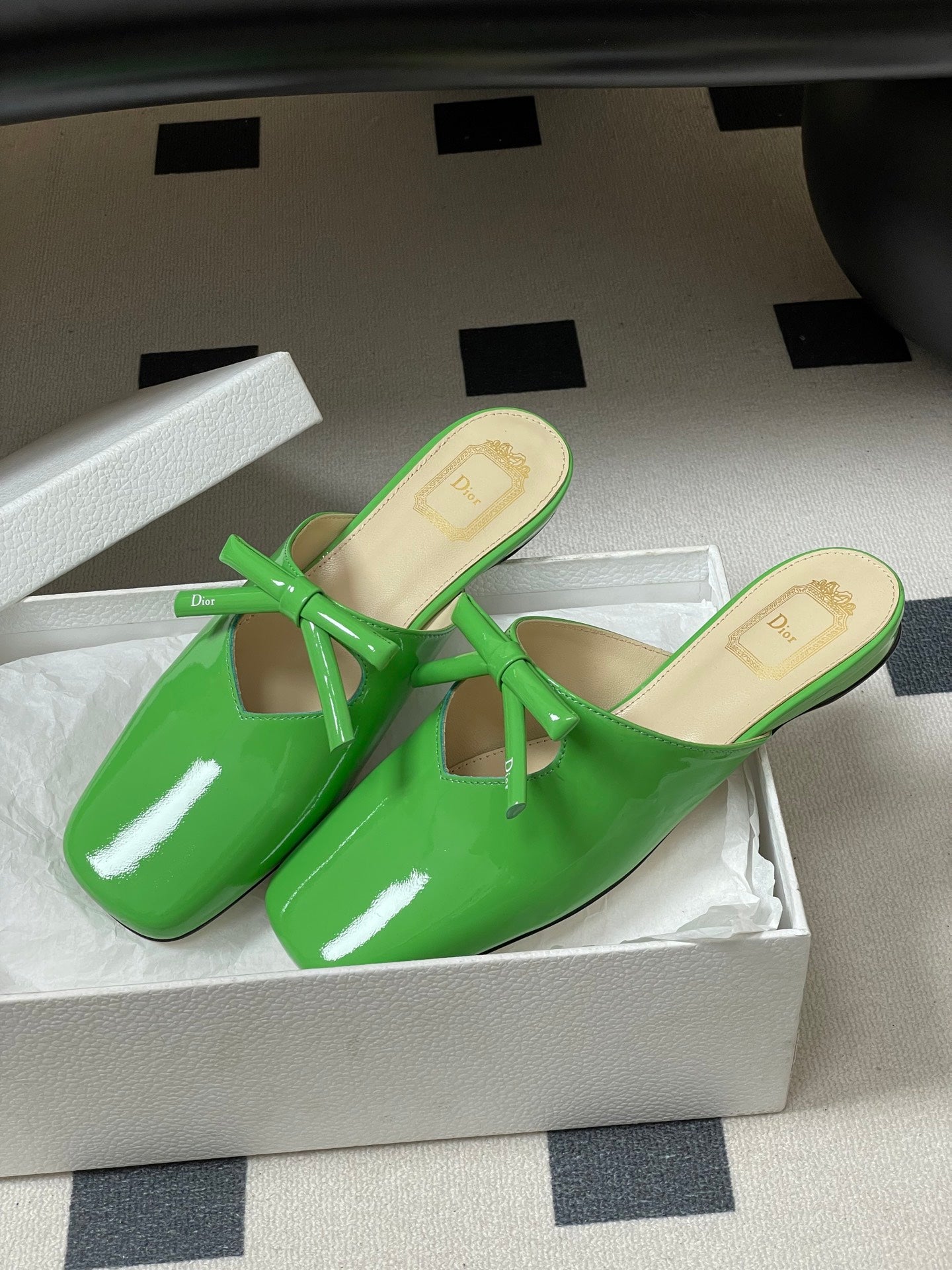 CD 26 Flat Mule Glossy Green Patent Cowhide 593597