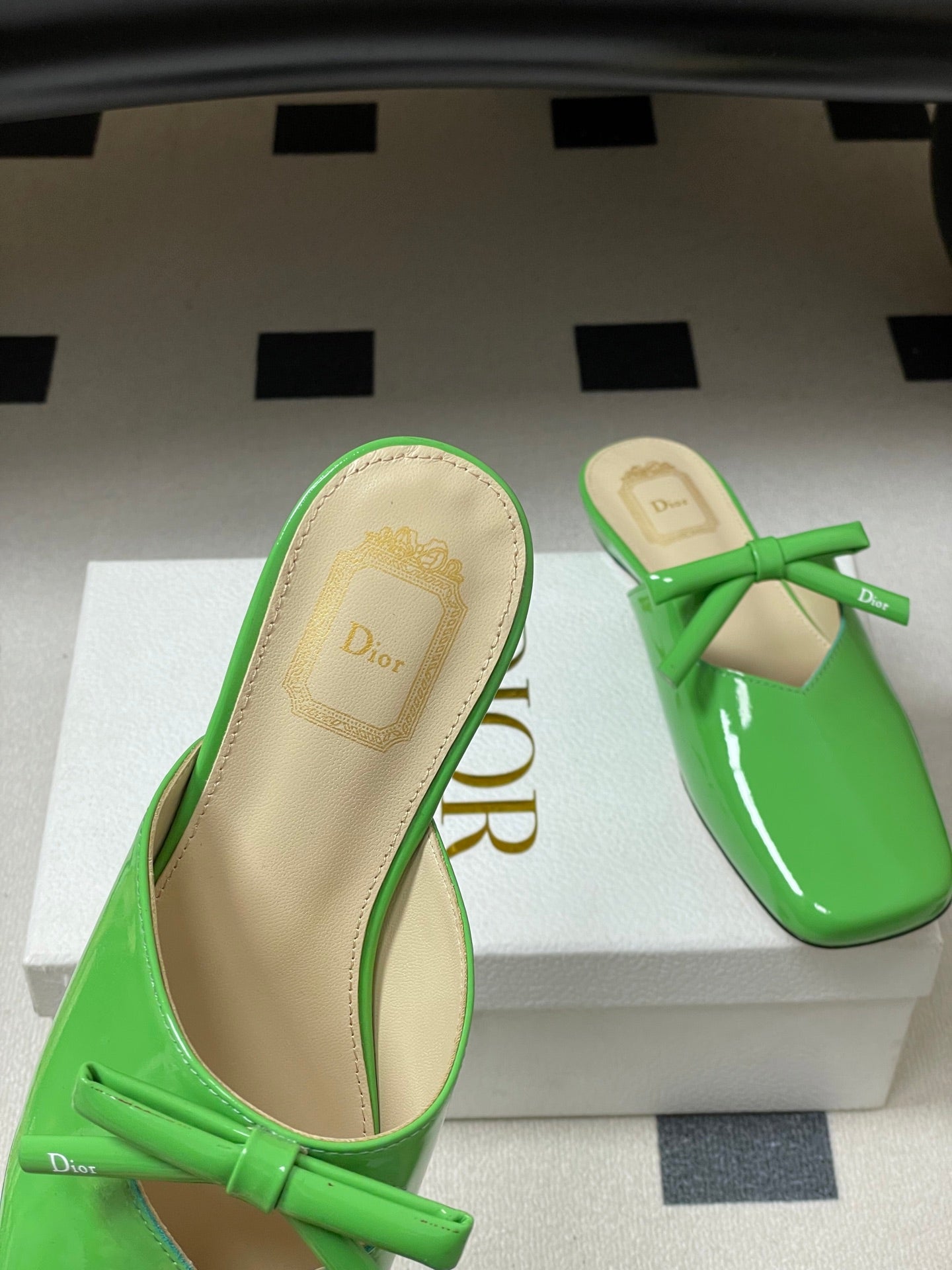 CD 26 Flat Mule Glossy Green Patent Cowhide 593597