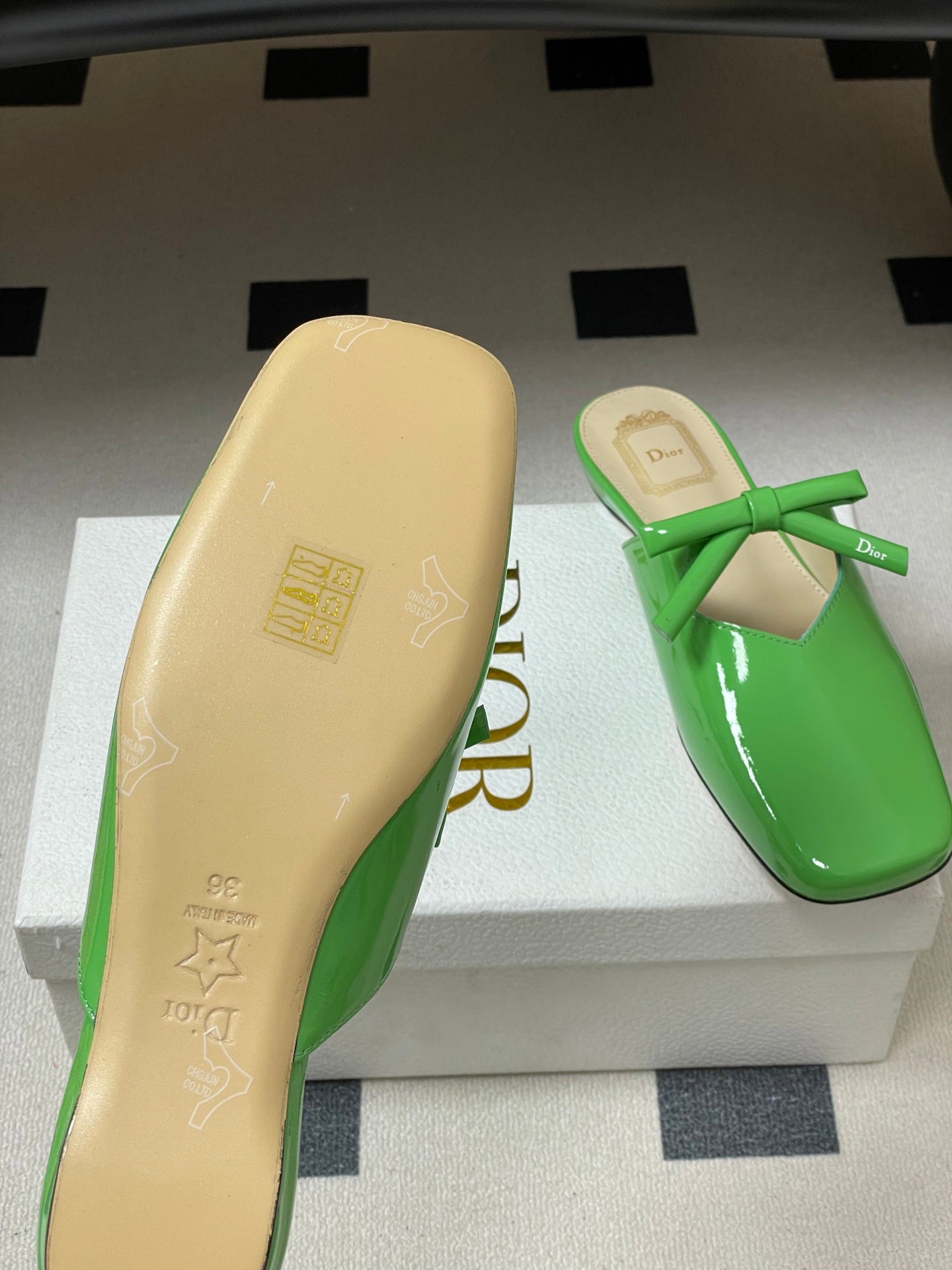 CD 26 Flat Mule Glossy Green Patent Cowhide 593597