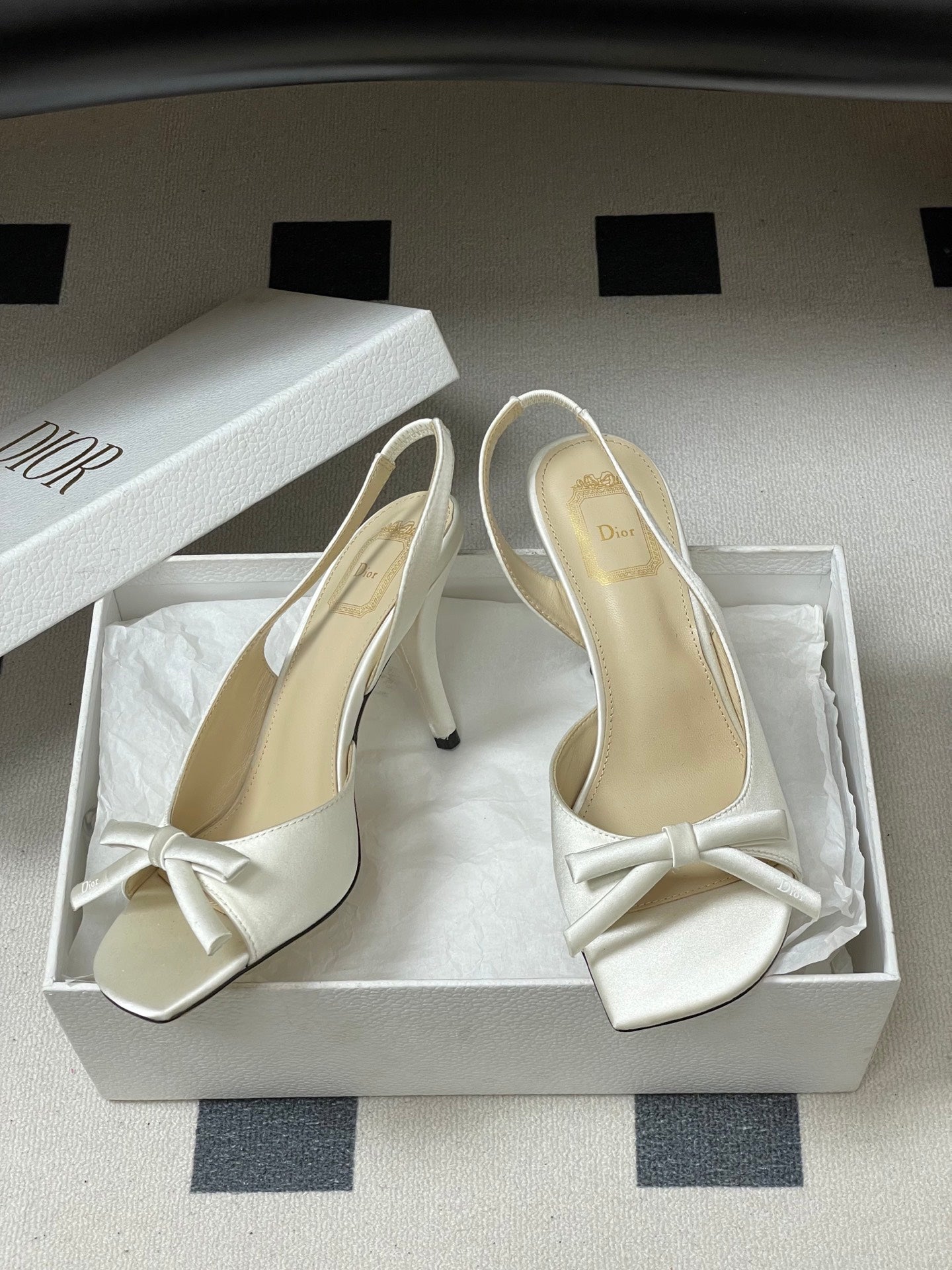CD 26 Slingback 85 White Leather Silk 593605