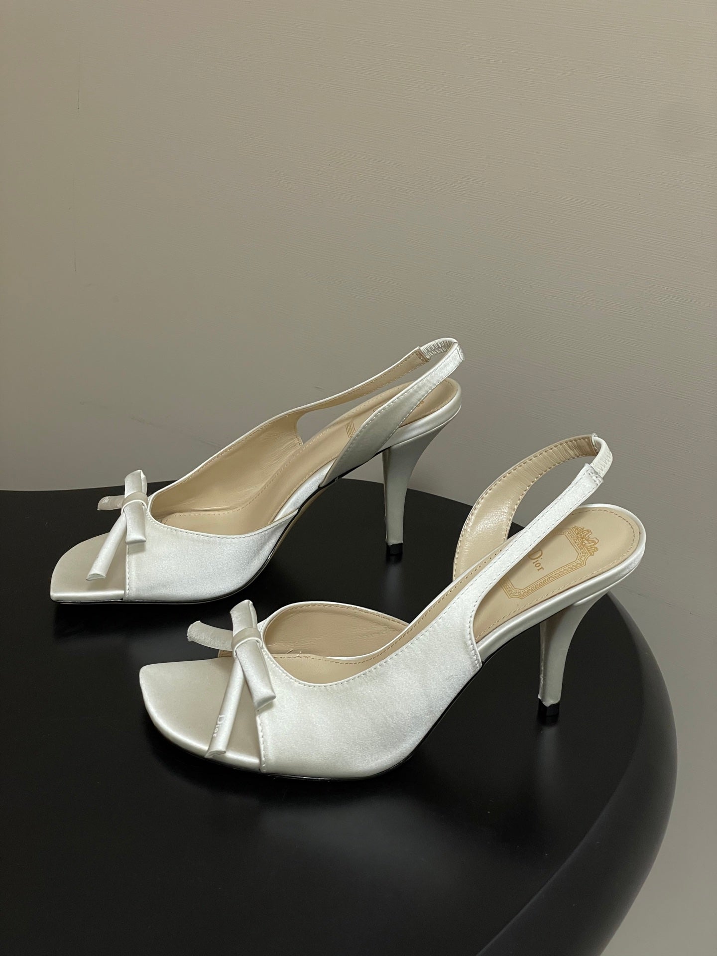 CD 26 Slingback 85 White Leather Silk 593605