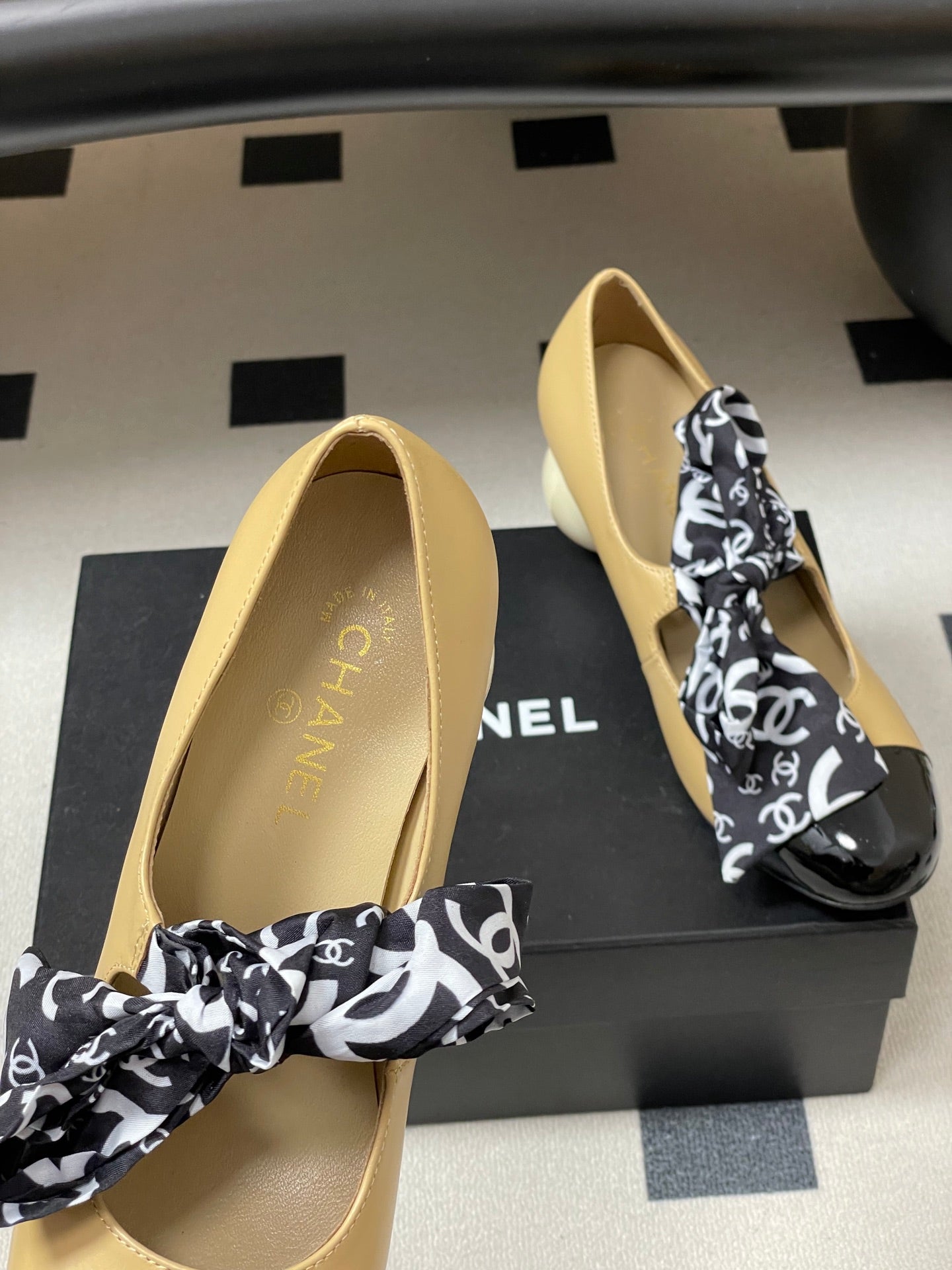 CC 26  Double C Pearl Heel Pump With Silk Ribbon Beige Sheepskin 593156