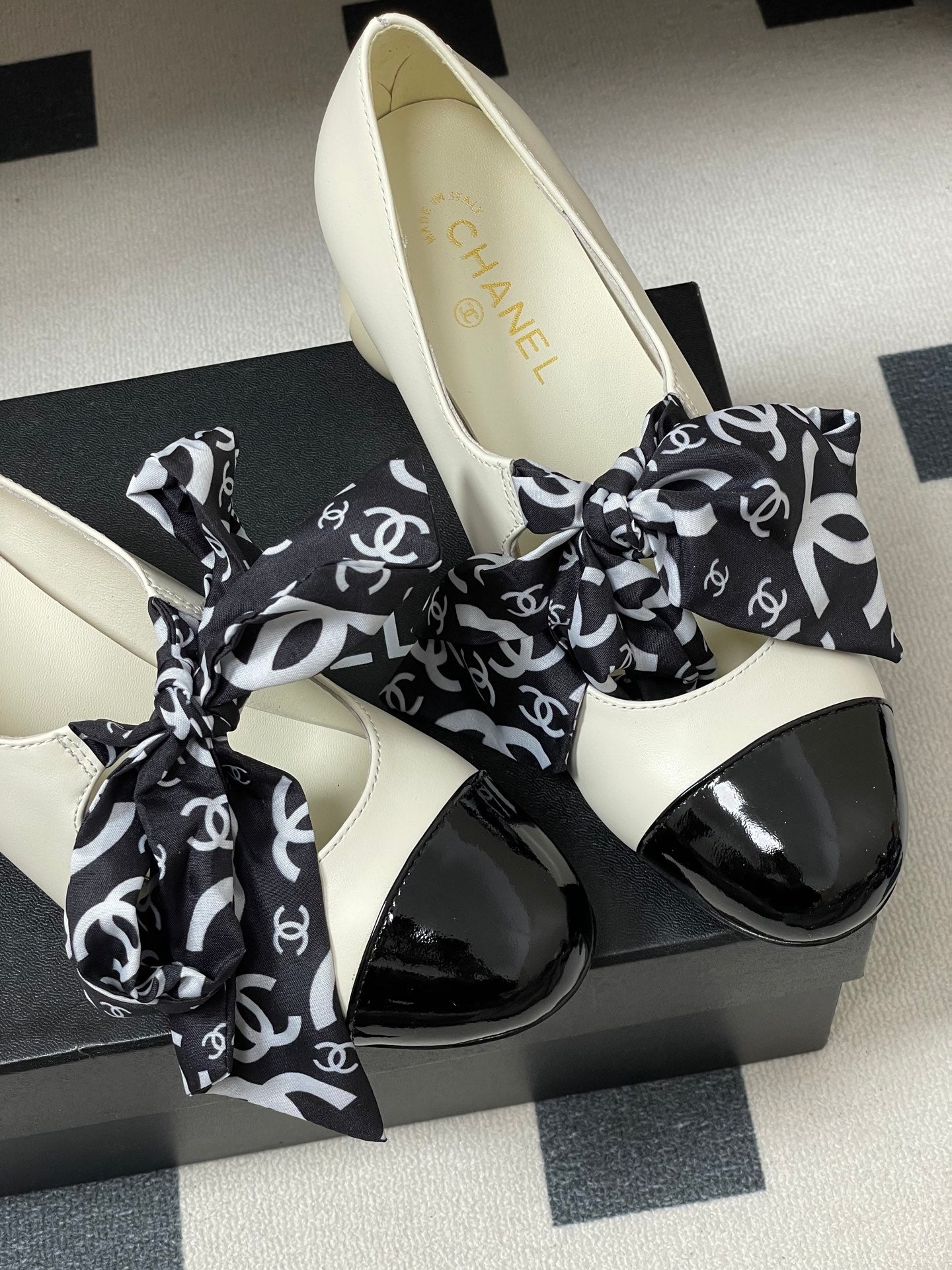 CC 26  Double C Pearl Heel Pump With Silk Ribbon White Sheepskin 593157