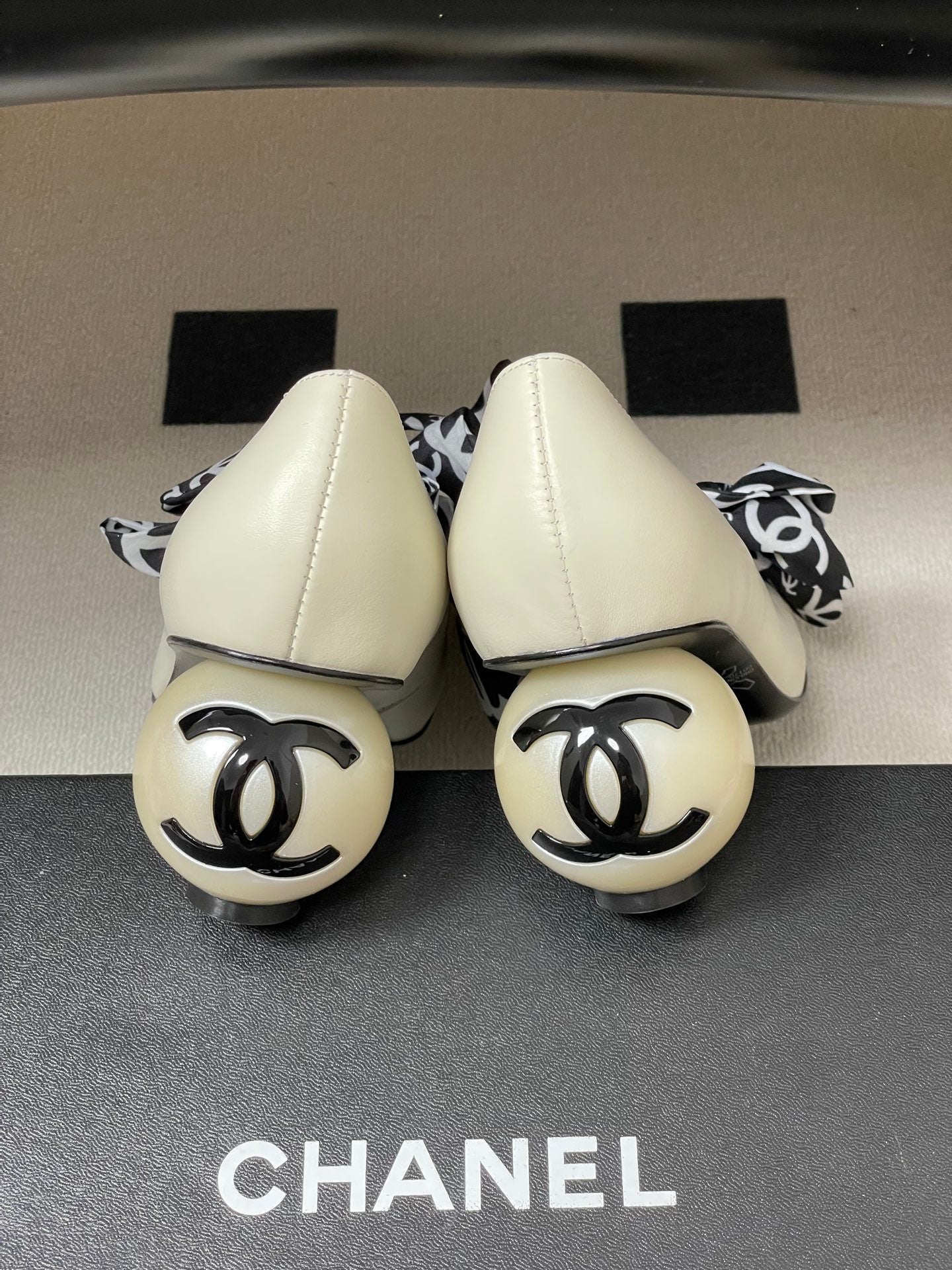 CC 26  Double C Pearl Heel Pump With Silk Ribbon White Sheepskin 593157