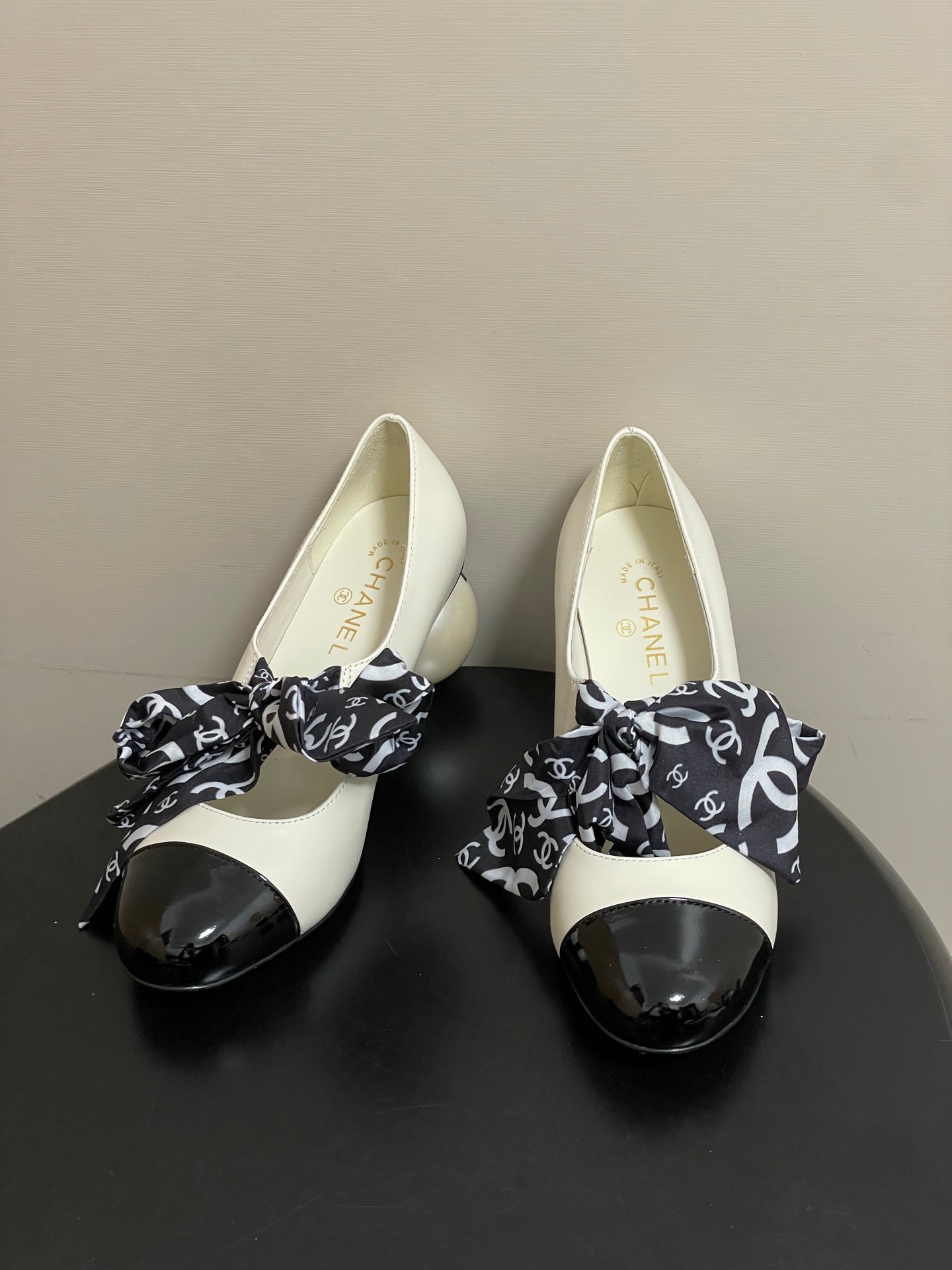 CC 26  Double C Pearl Heel Pump With Silk Ribbon White Sheepskin 593157