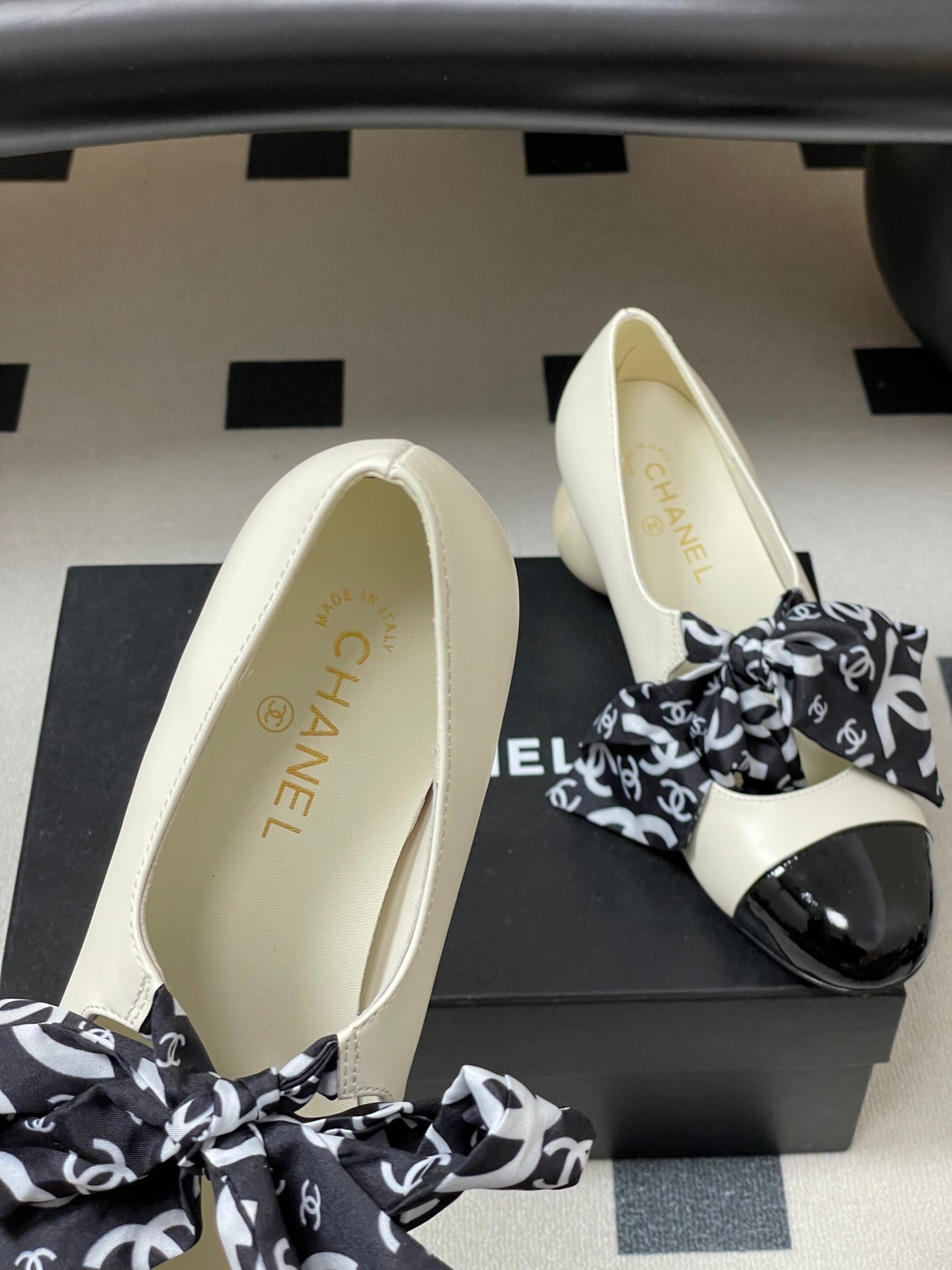 CC 26  Double C Pearl Heel Pump With Silk Ribbon White Sheepskin 593157