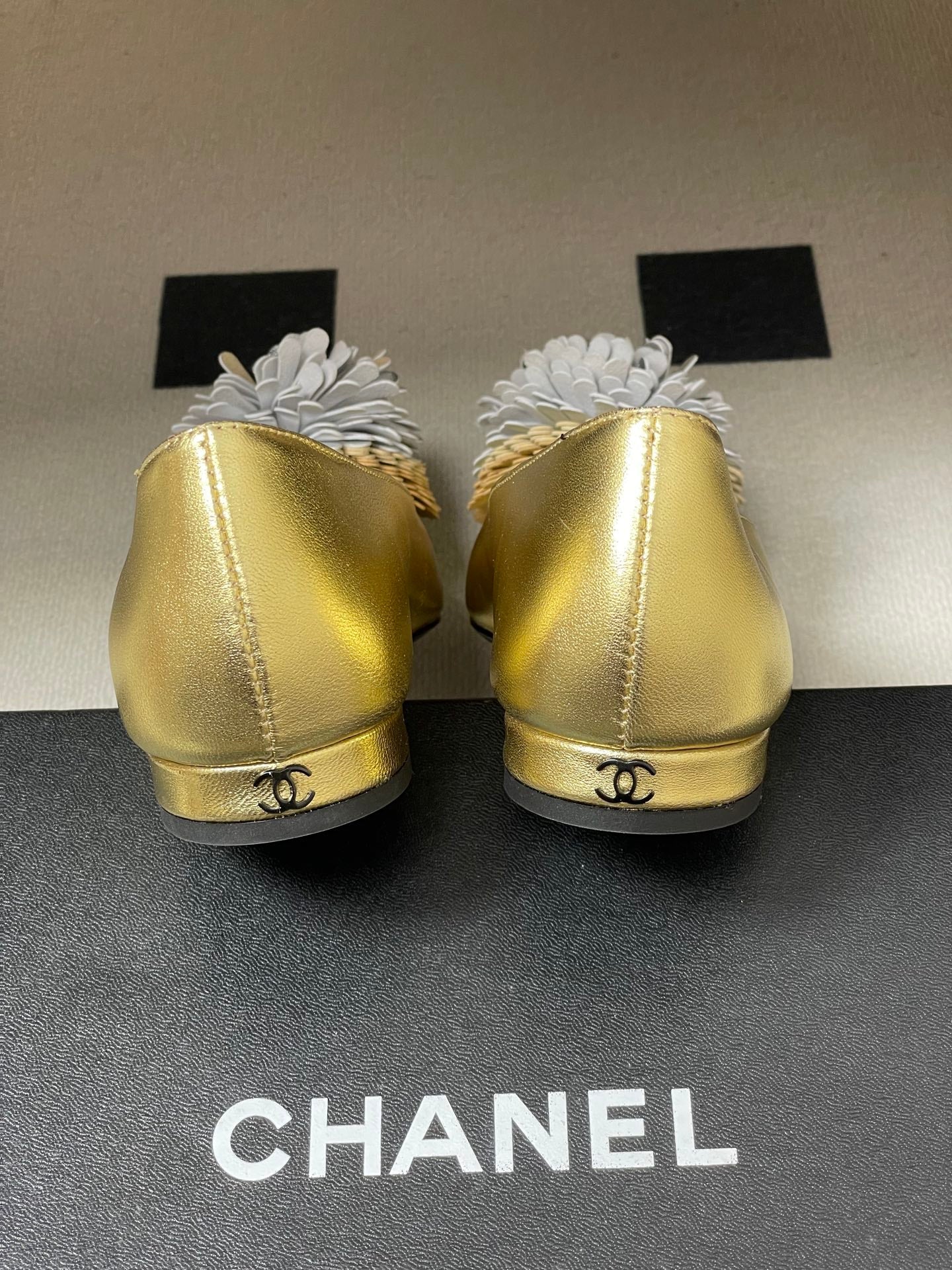 CC 26 Flower-shaped Ballet Flat Gold Silver Sheepskin 593165