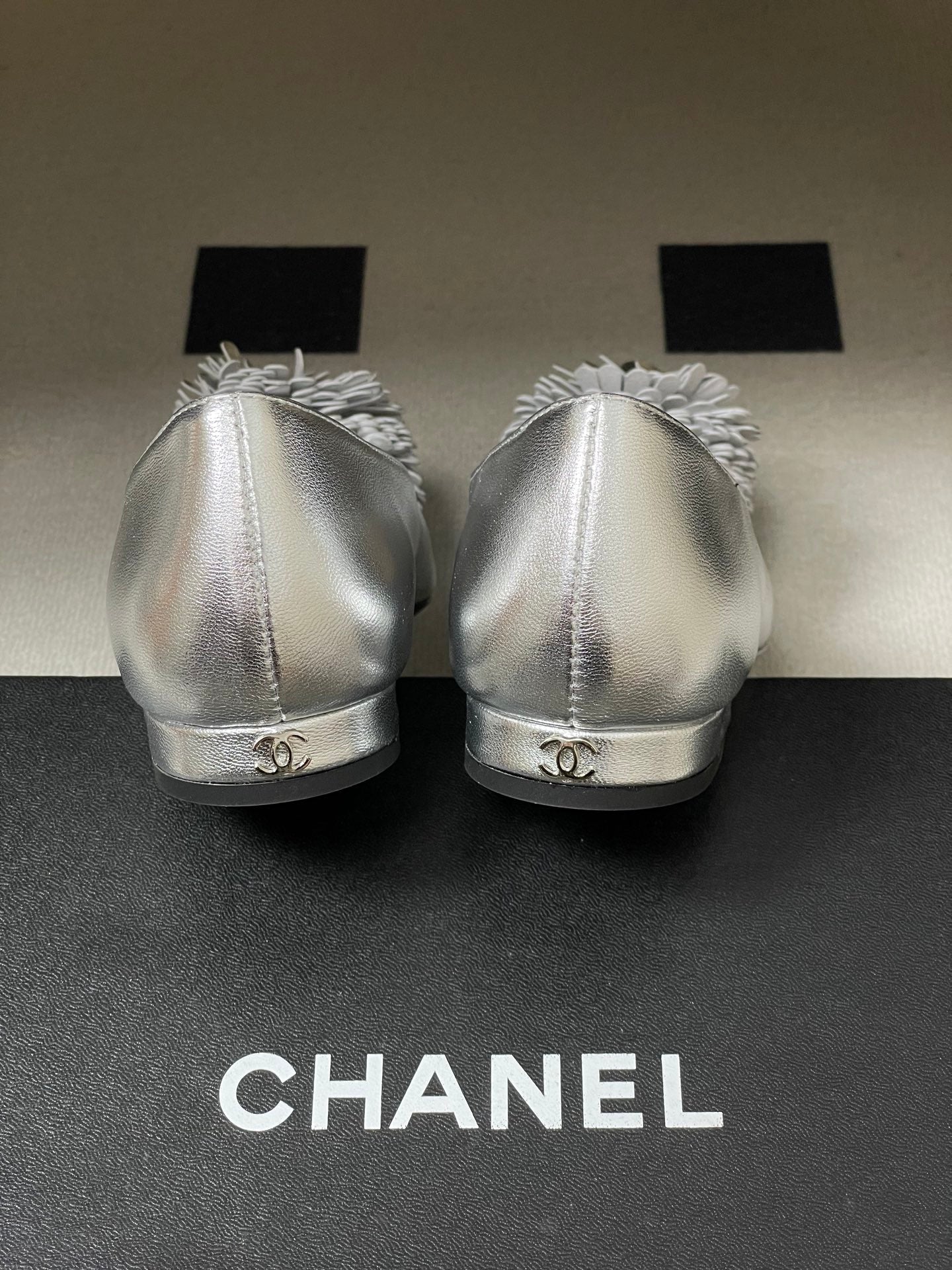 CC 26 Flower-shaped Ballet Flat Silver Sheepskin 593166