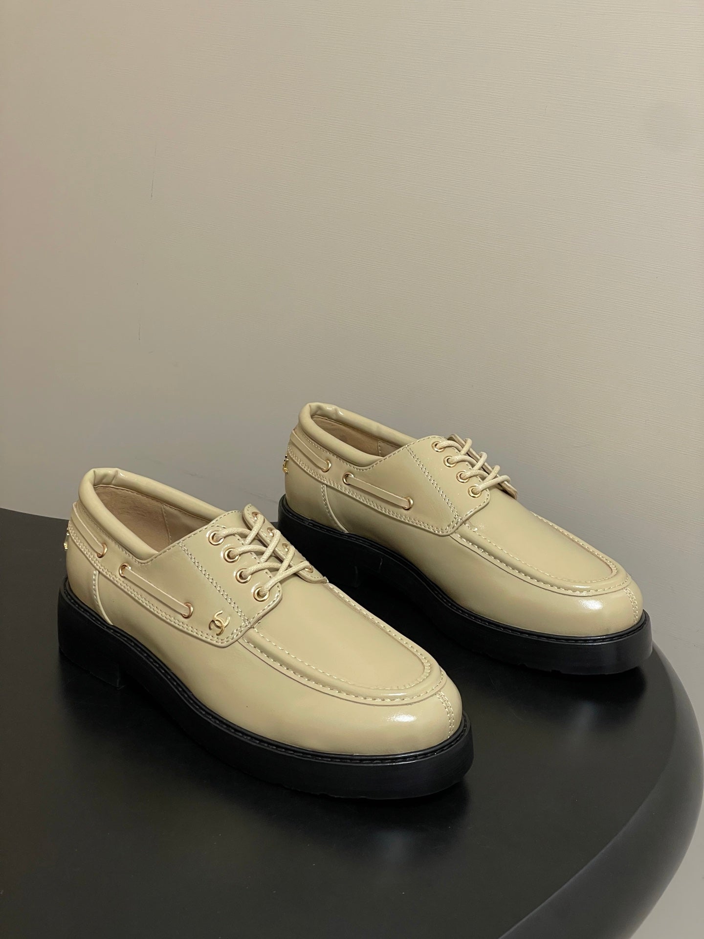 CC 26 Lace-Up Loafer Beige Sheepskin 594247