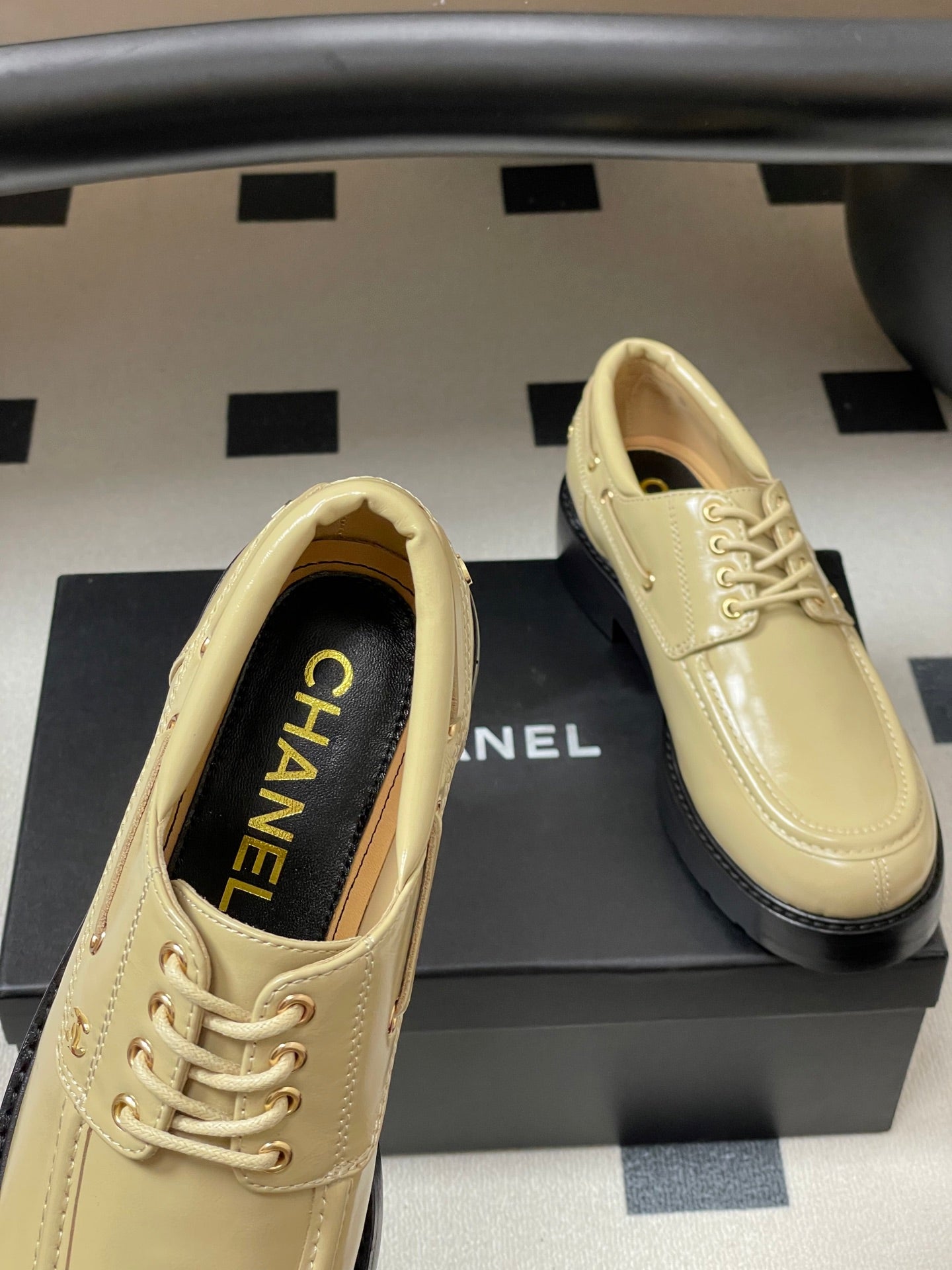 CC 26 Lace-Up Loafer Beige Sheepskin 594247