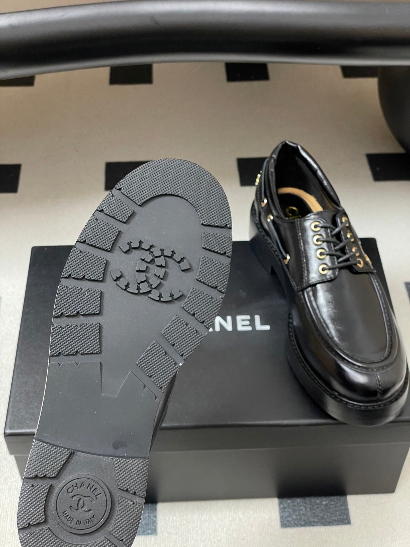 CC 26 Lace-Up Loafer Black Sheepskin 594250