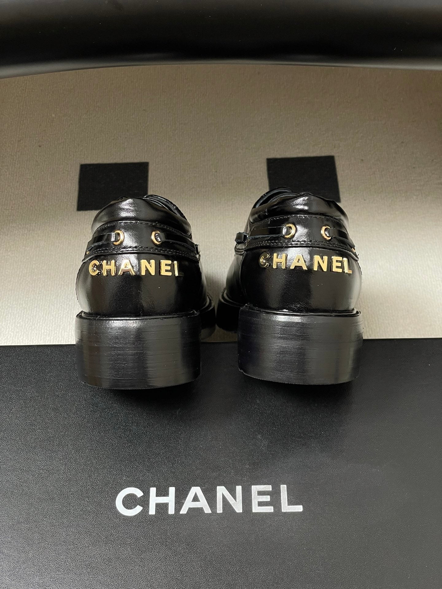 CC 26 Lace-Up Loafer Black Sheepskin 594250