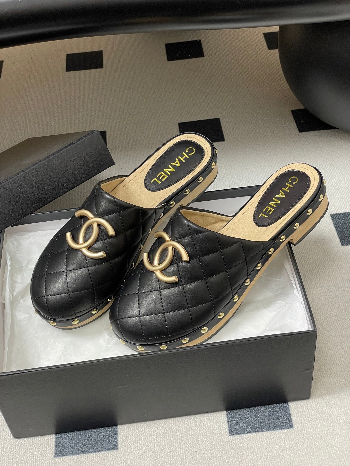CC 26s Flat Mule Black Beige Cowhide 649404