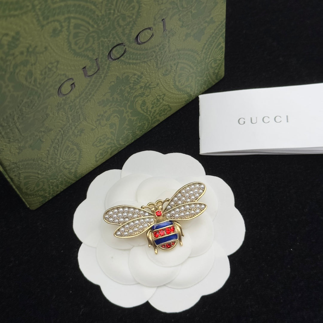 Gucci Brooch Gold 184041