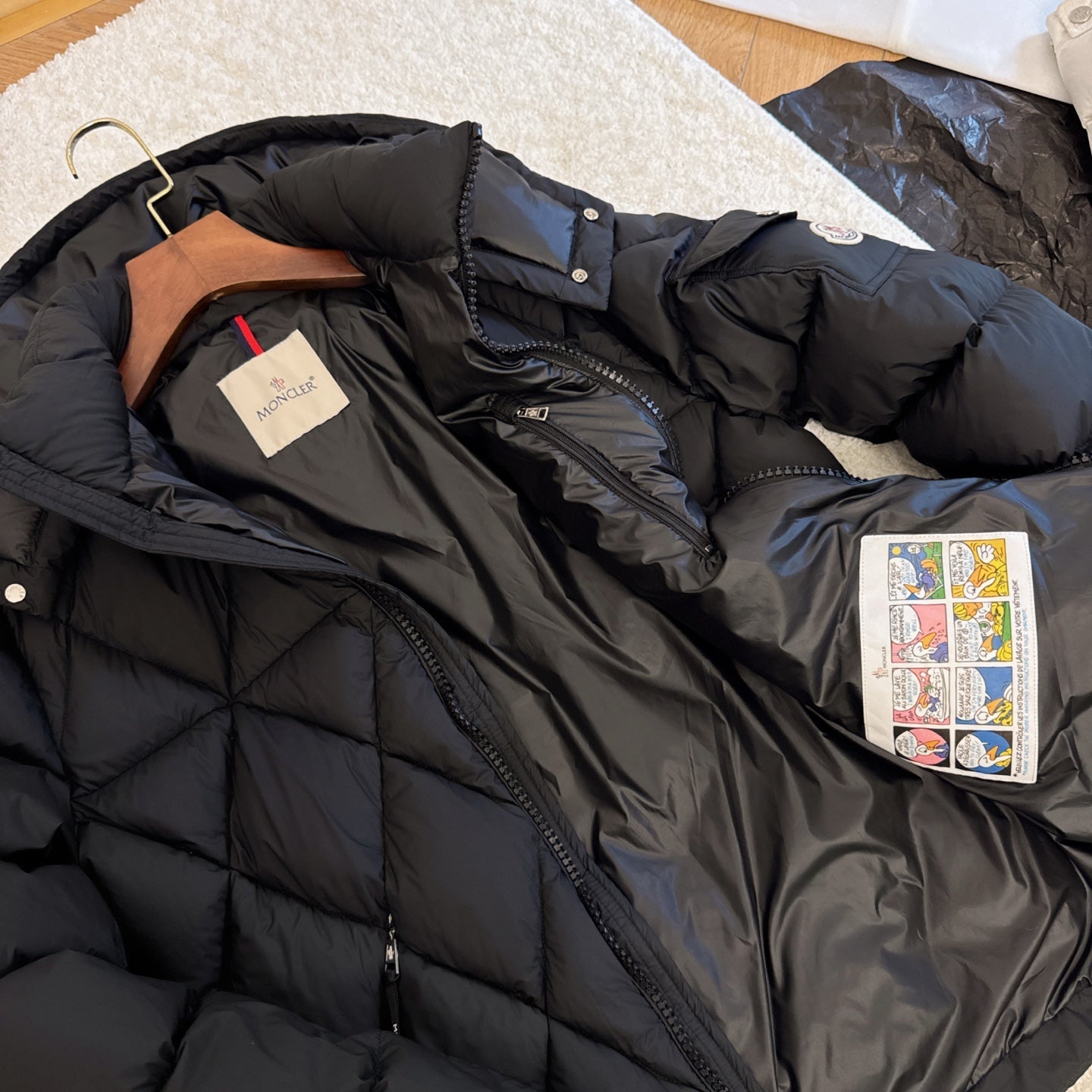 Moncler 2025 Averole Jacket Black Polyester Down