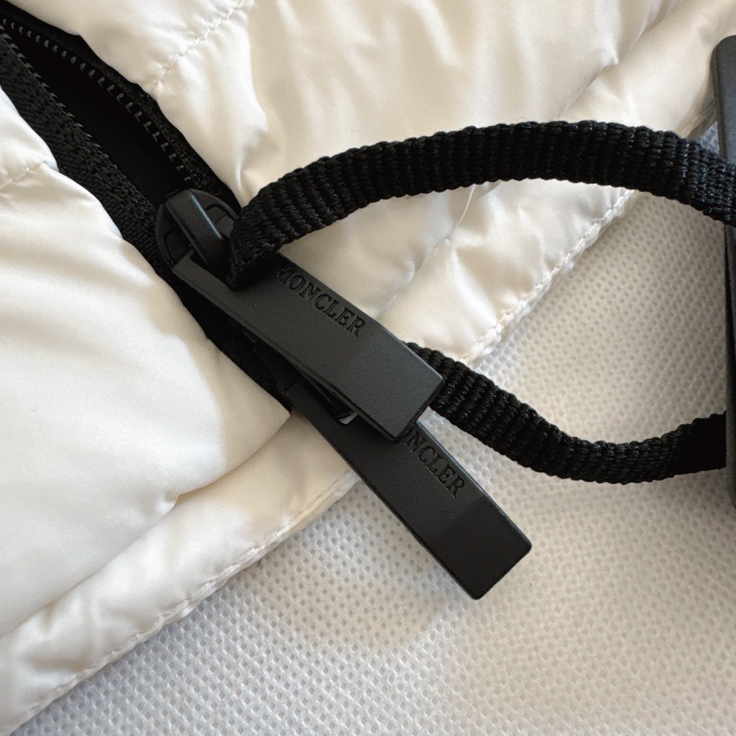 Moncler 2025 Verrerie Quilted Jacket White Black Nylon Down