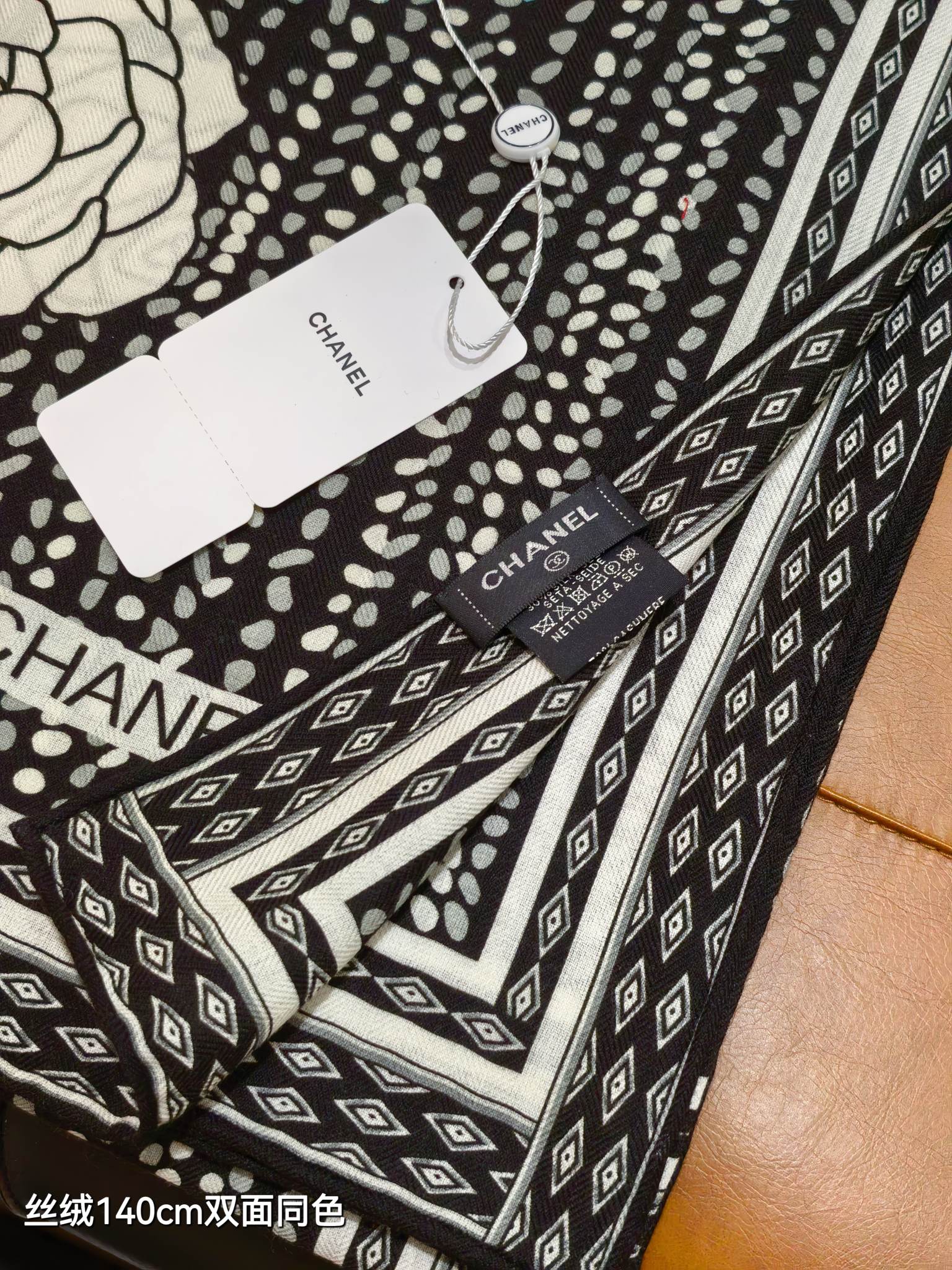 CC 25 Camellia Scarf 140CM Black Cashmere 293087