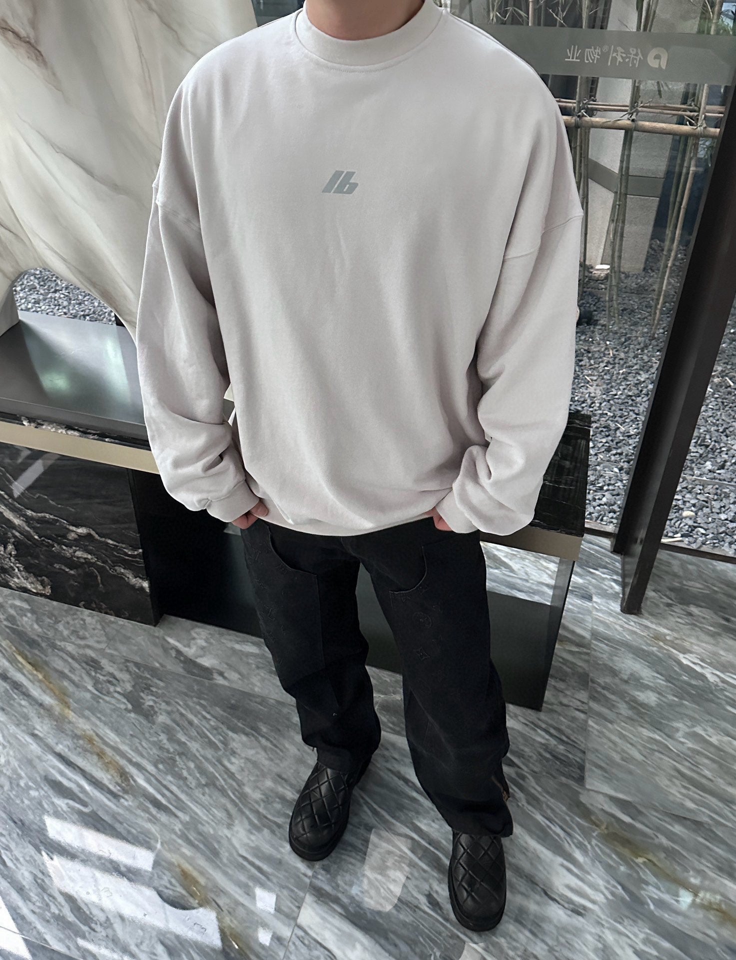 Balenciaga 25 Crew Neck Sweatshirt White Cotton 0004