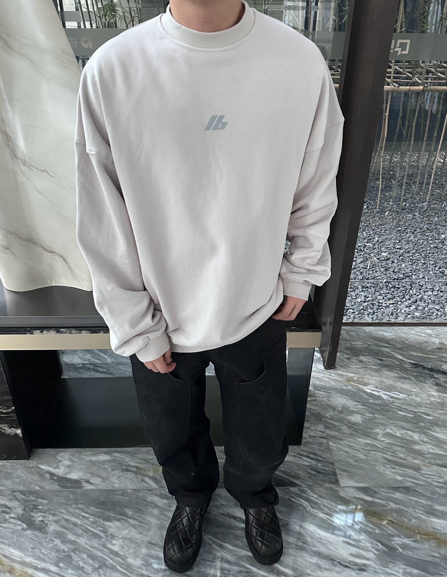 Balenciaga 25 Crew Neck Sweatshirt White Cotton 0004