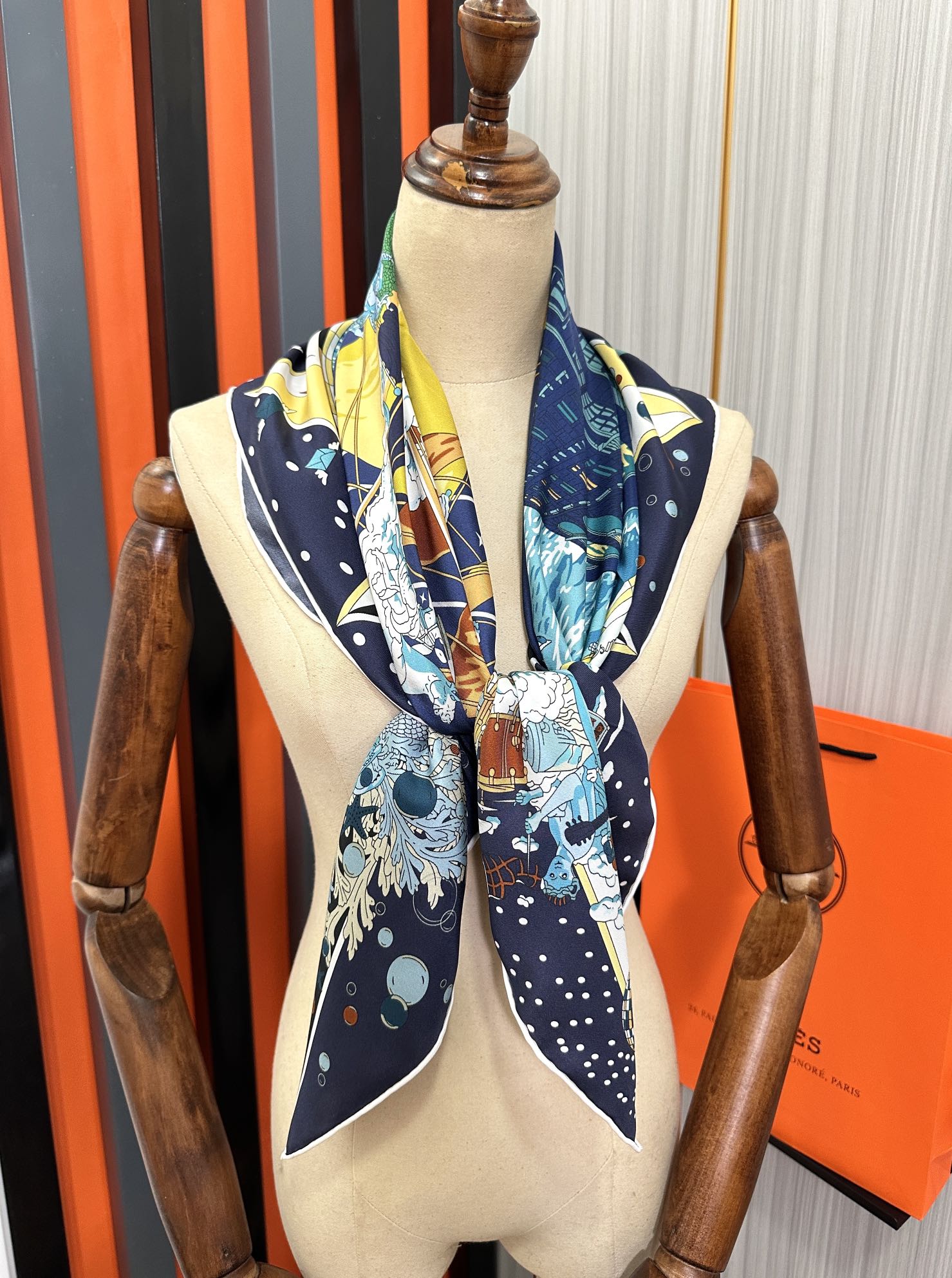 HM 25s Major Scarf 90cm Blue Yellow Cashmere 972936