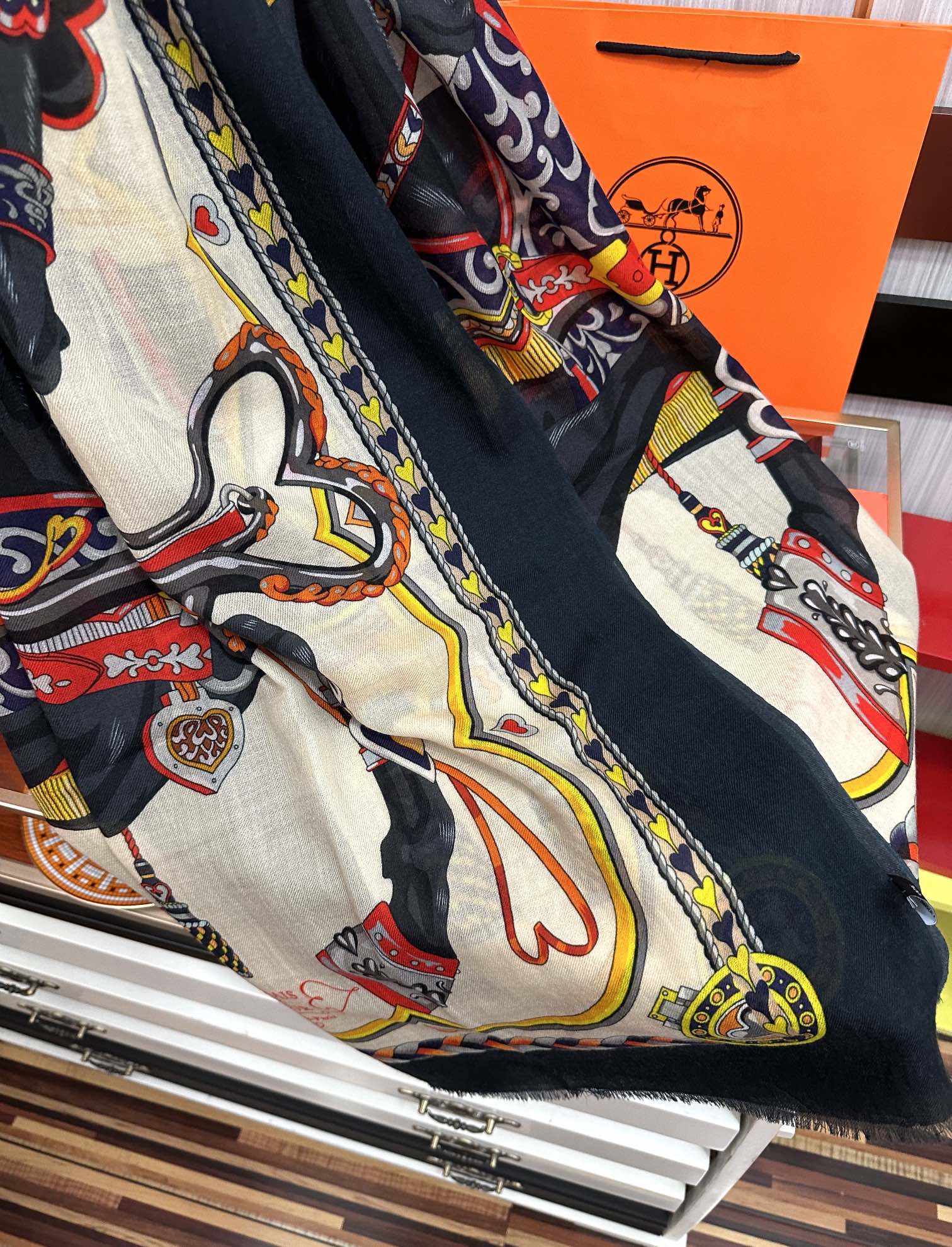 HM 25s Scarf 200cm Black Beige Cashmere 976423