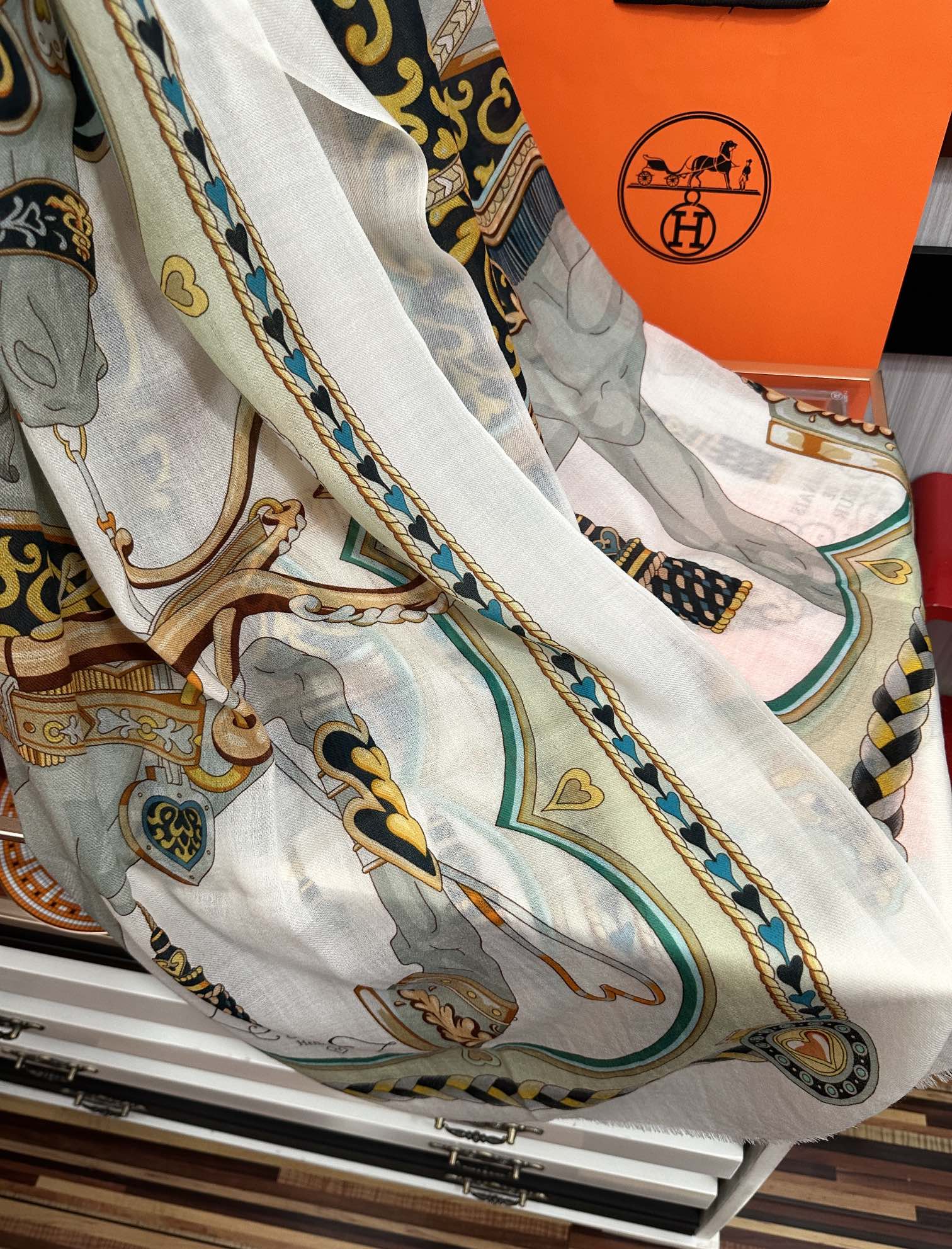 HM 25s Scarf 200cm White Beige Blue  Cashmere 976425