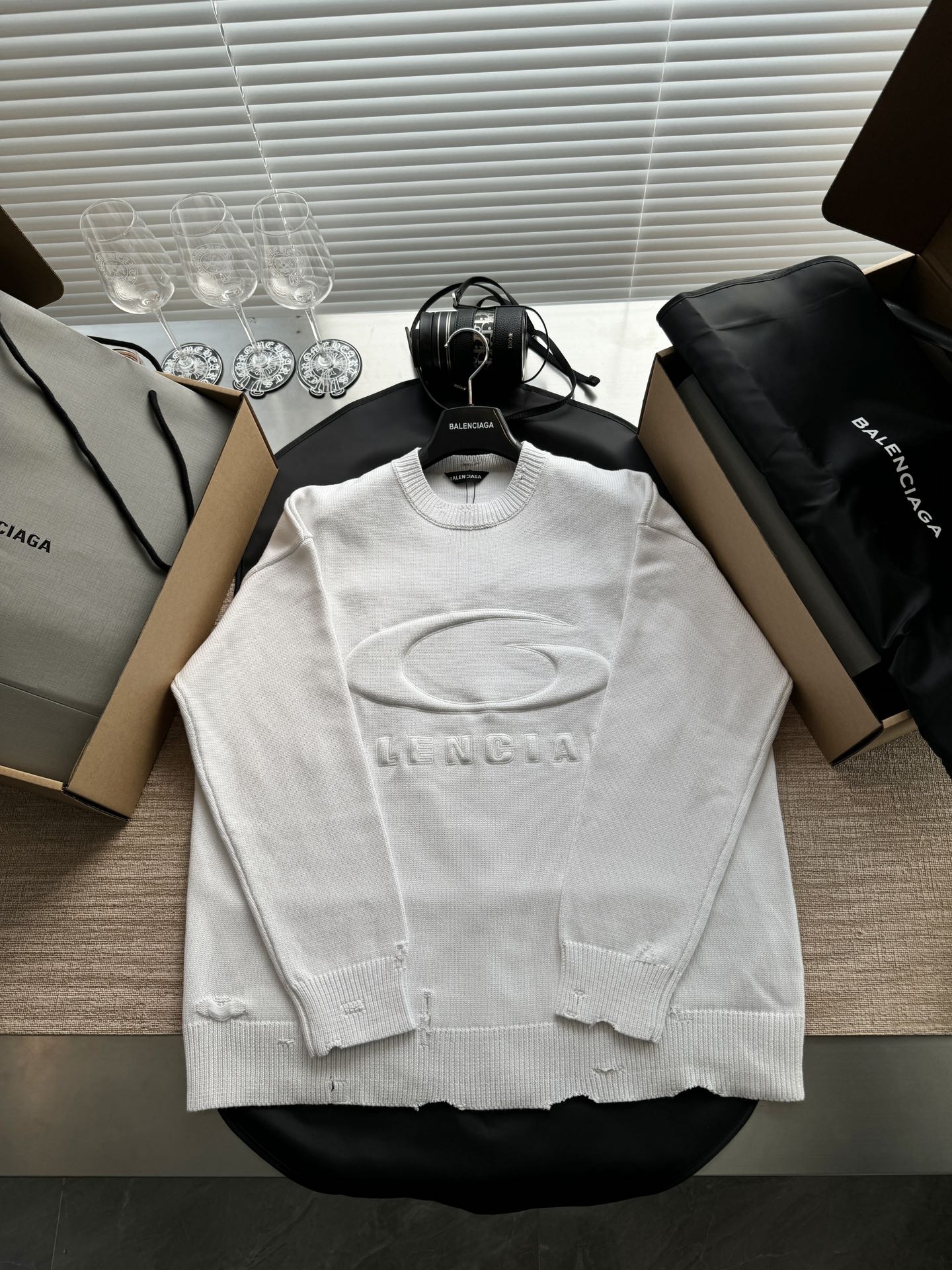 Balenciaga 25 Ripped knit sweater White Wool 0019