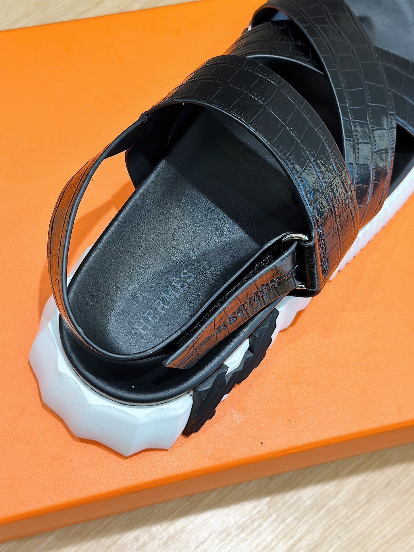 HM ELECTRIC SANDAL BLACK WITH MOTIF CALFSKIN