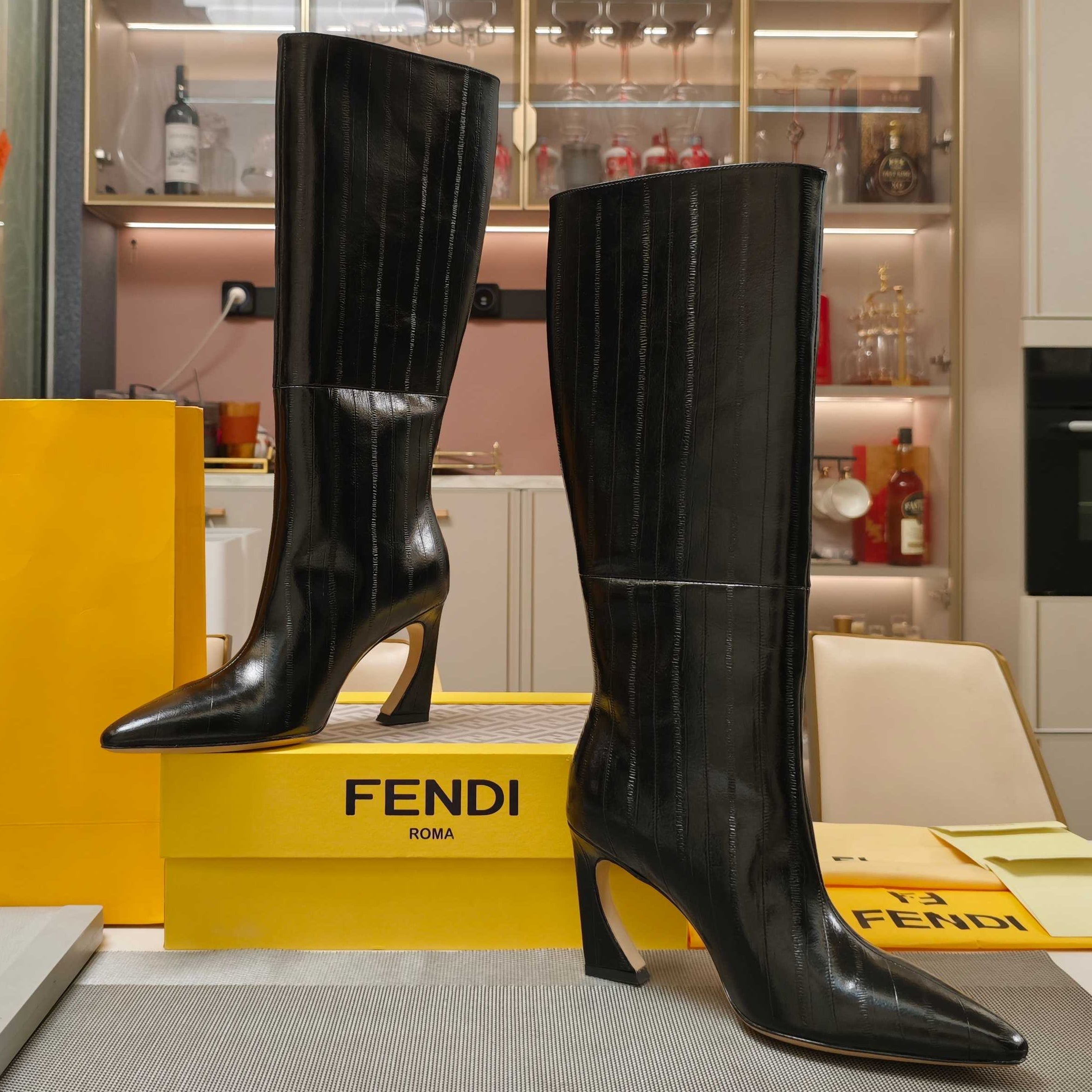 Fendi 25ss high-heeled boots black sheepskin 502718