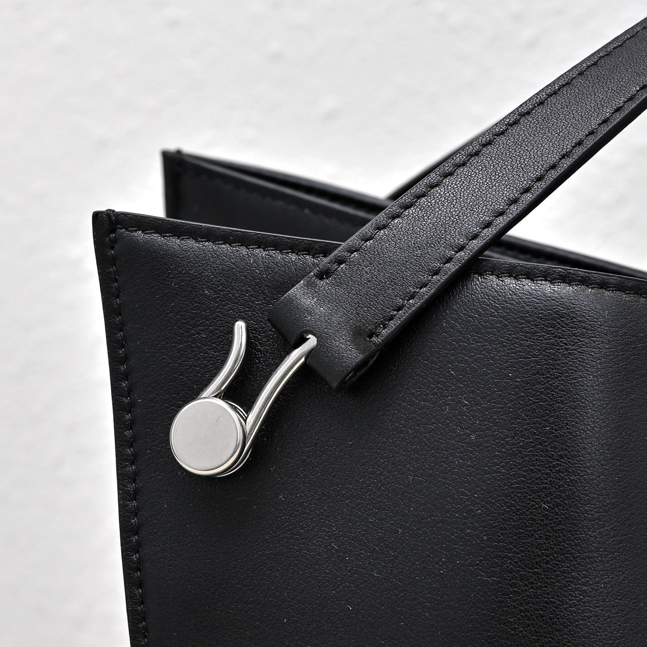 The Row Alexia Tote Bag 36cm Black Leather