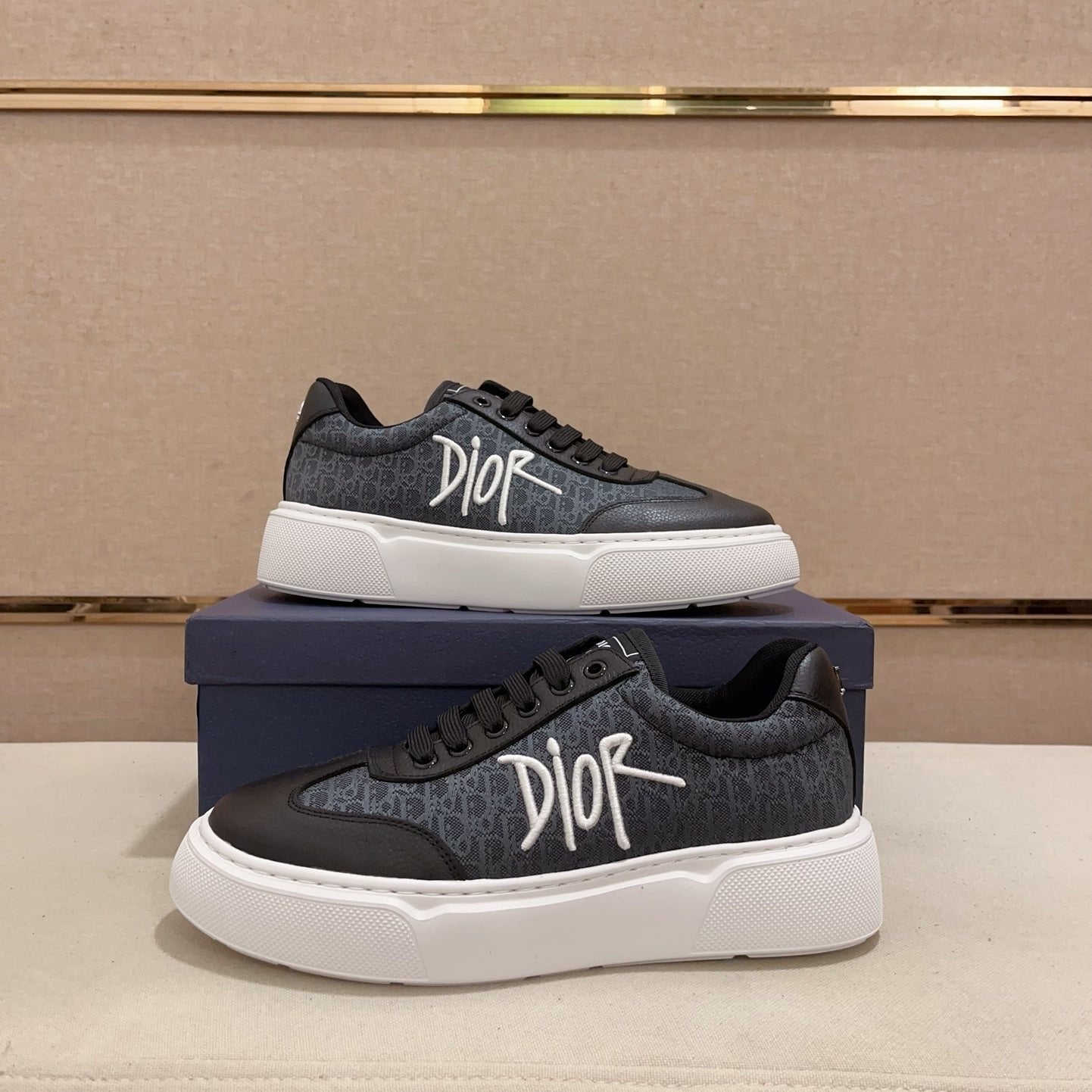CD HOMME THICK-SOLE SNEAKERS BLACK CALFSKIN