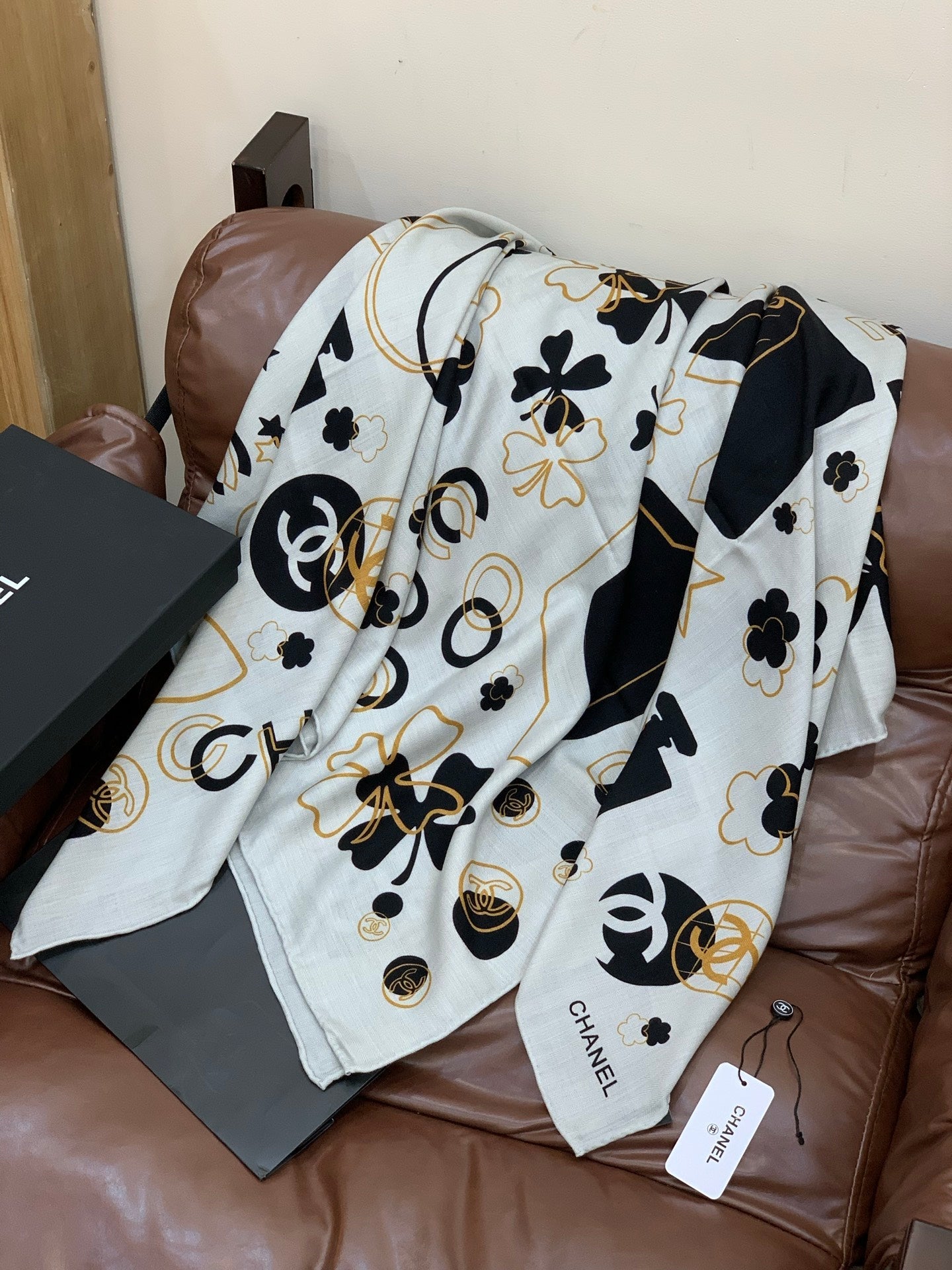 CC 25 Scarf 140cm White Black Cashmere 293181