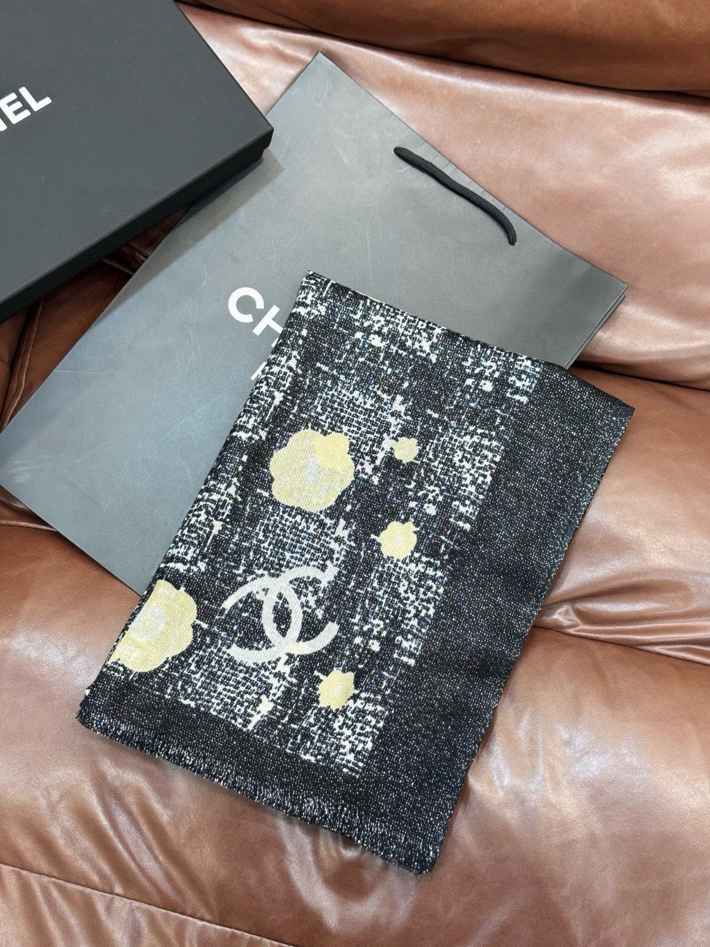 CC 25 Camellia Scarf 110cm Black Cashmere 293164