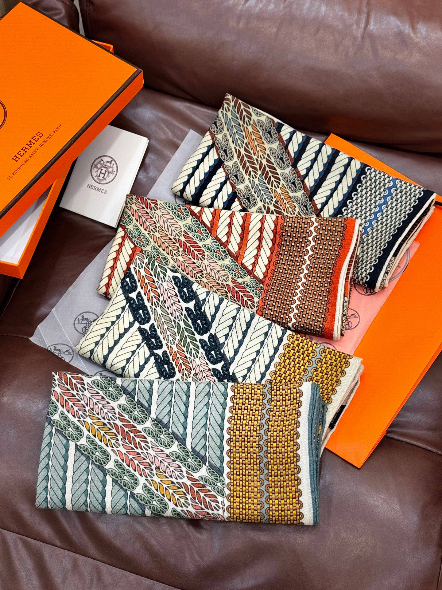 HM Dressage Tressage 140 CM  Black White Colorful Cashmere And Silk 293224