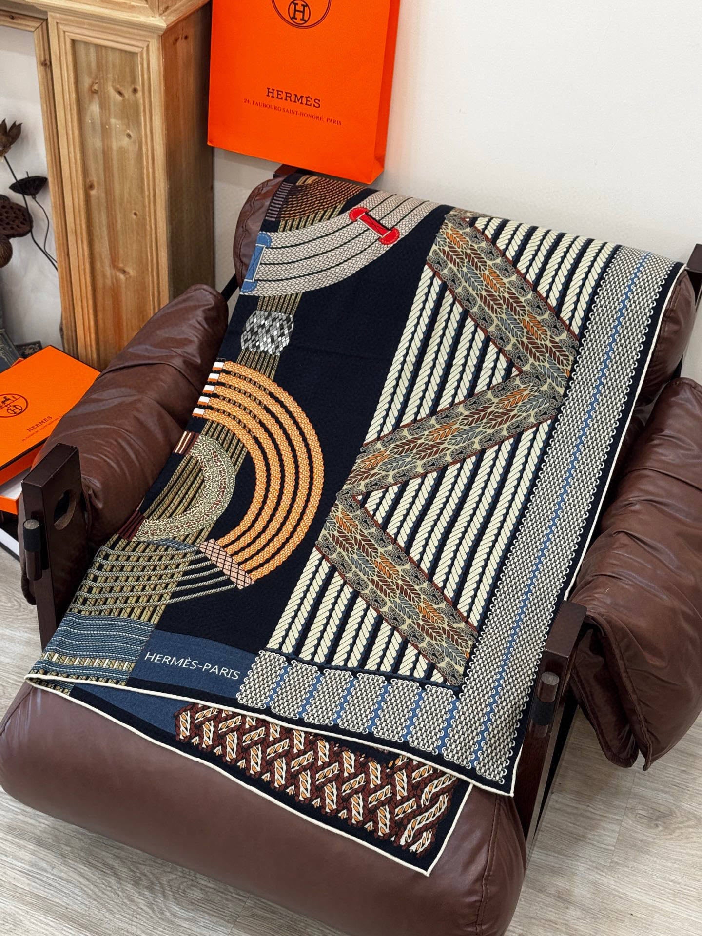 HM Dressage Tressage 140 CM  Black White Colorful Cashmere And Silk 293224