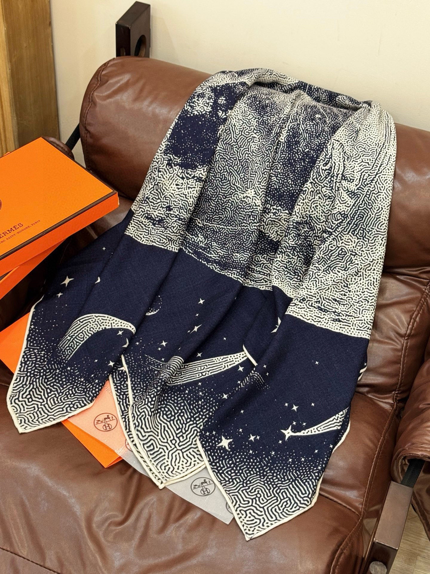 HM Clair de Lune 140 CM Navy Blue Cashmere and Silk 293248