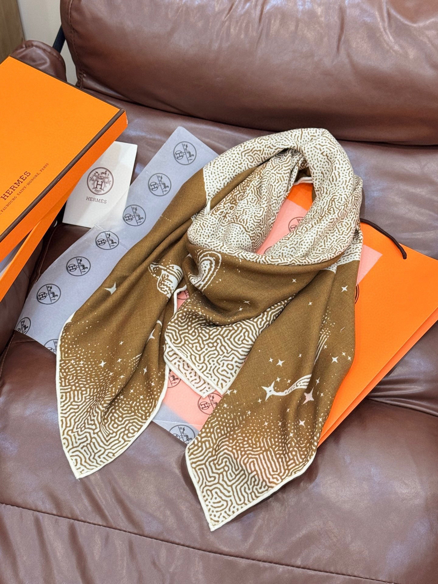 HM Clair de Lune 140 CM Warm Brown Cashmere and Silk 293251