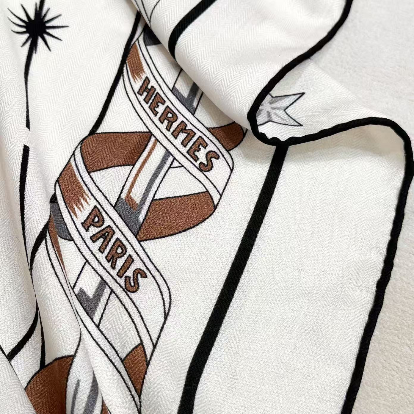 HM  Creative Origins Scarf 135CM White Cashmere Silk 969434