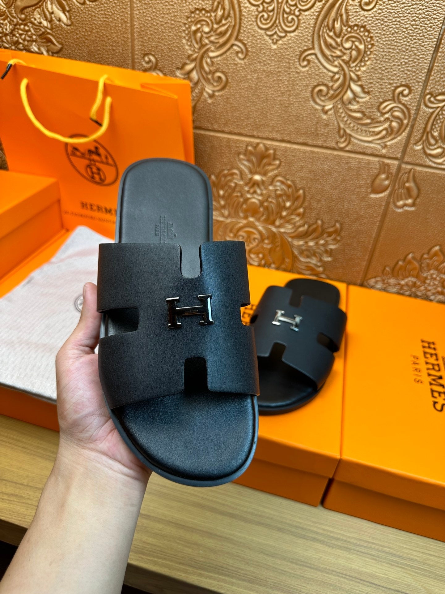 HM IZMIR H-BUCKLE SANDAL BLACK CALFSKIN