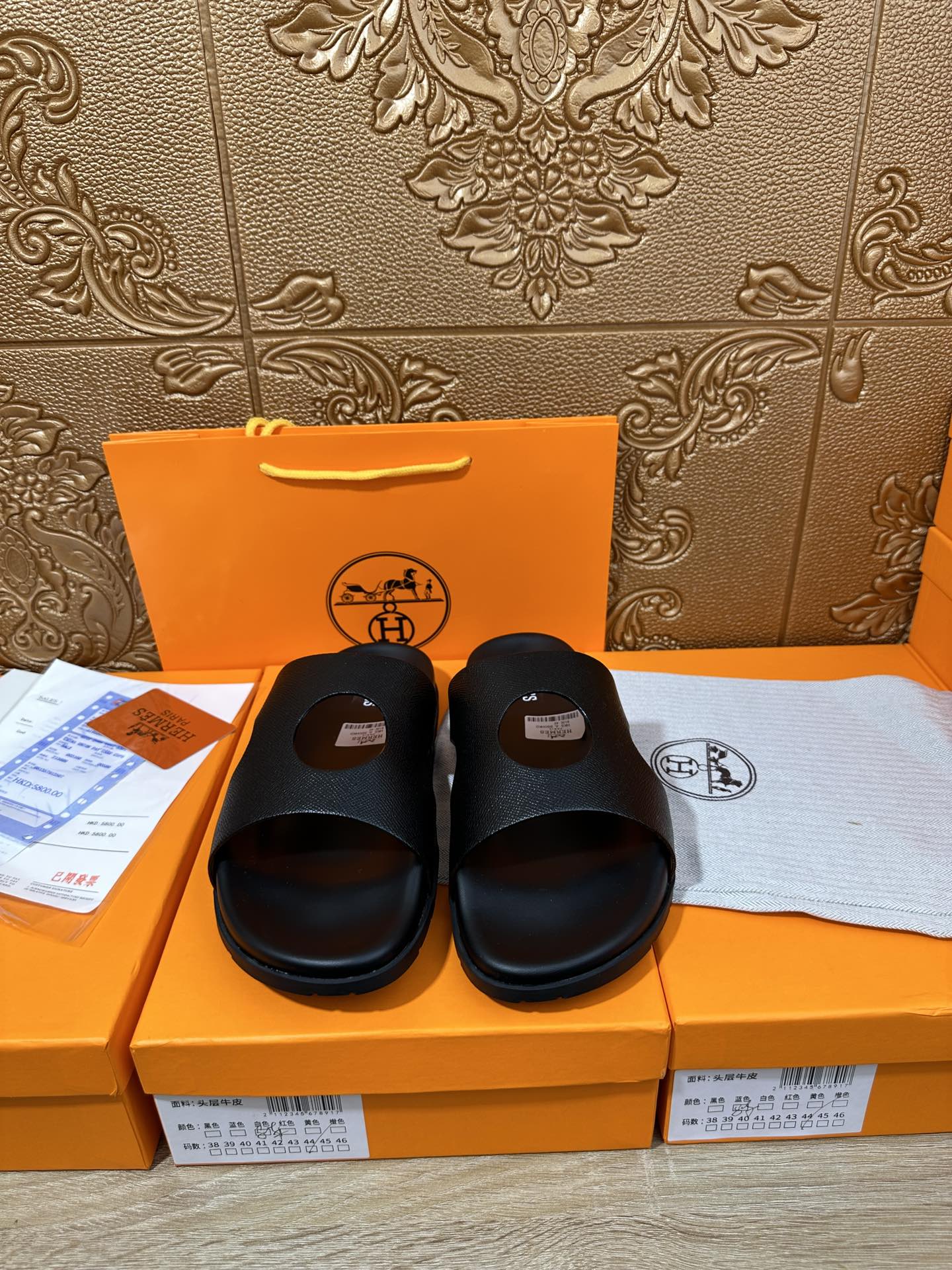 HM CIRCLE CUT SANDAL BLACK CALFSKIN
