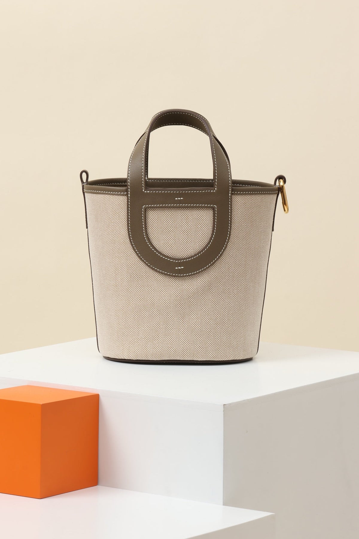 High-end Hermes 2026 In The Loop Bag 22cm Canvas Swift Calfskin