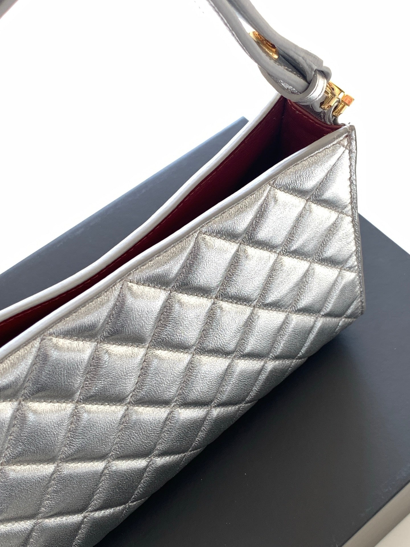 Chanel 25 Christmas Limited Hobo Shoulder Bag Silver Lambskin 324809