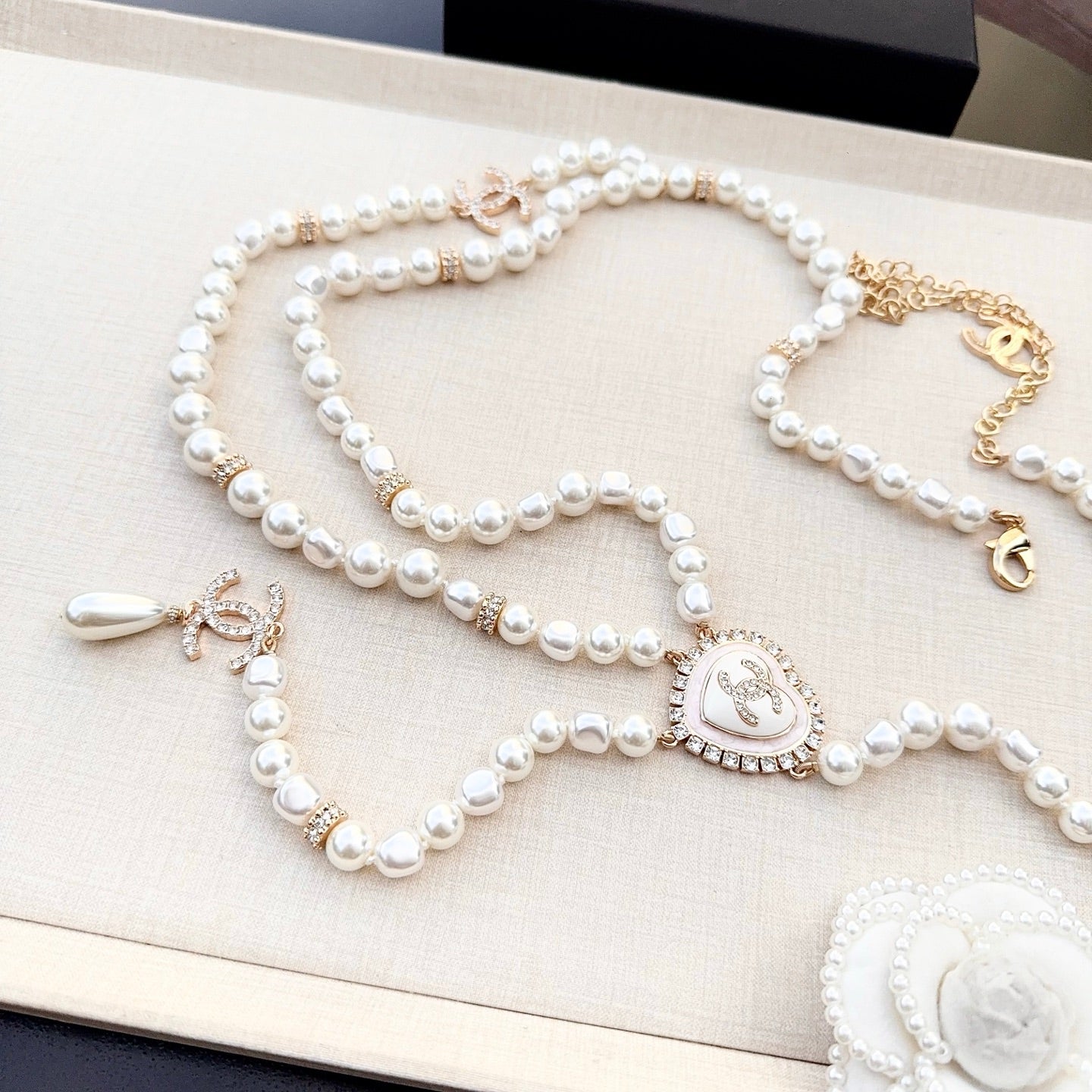 Chanel 2026 Pearl Crystal Resin CC Heart Belt