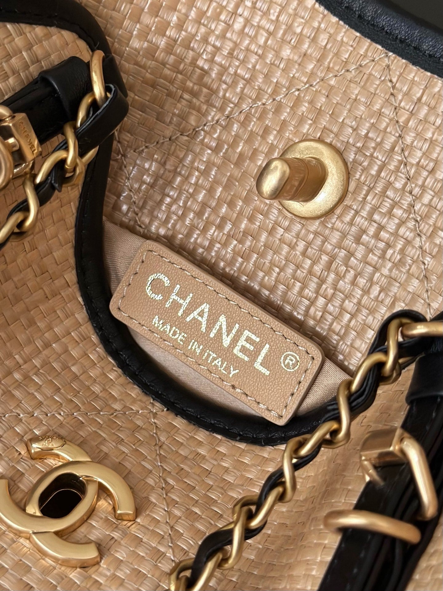 Chanel 2025 Maxi Hobo Bag 31cm Dark Beige mix Black Straw Leather 320858