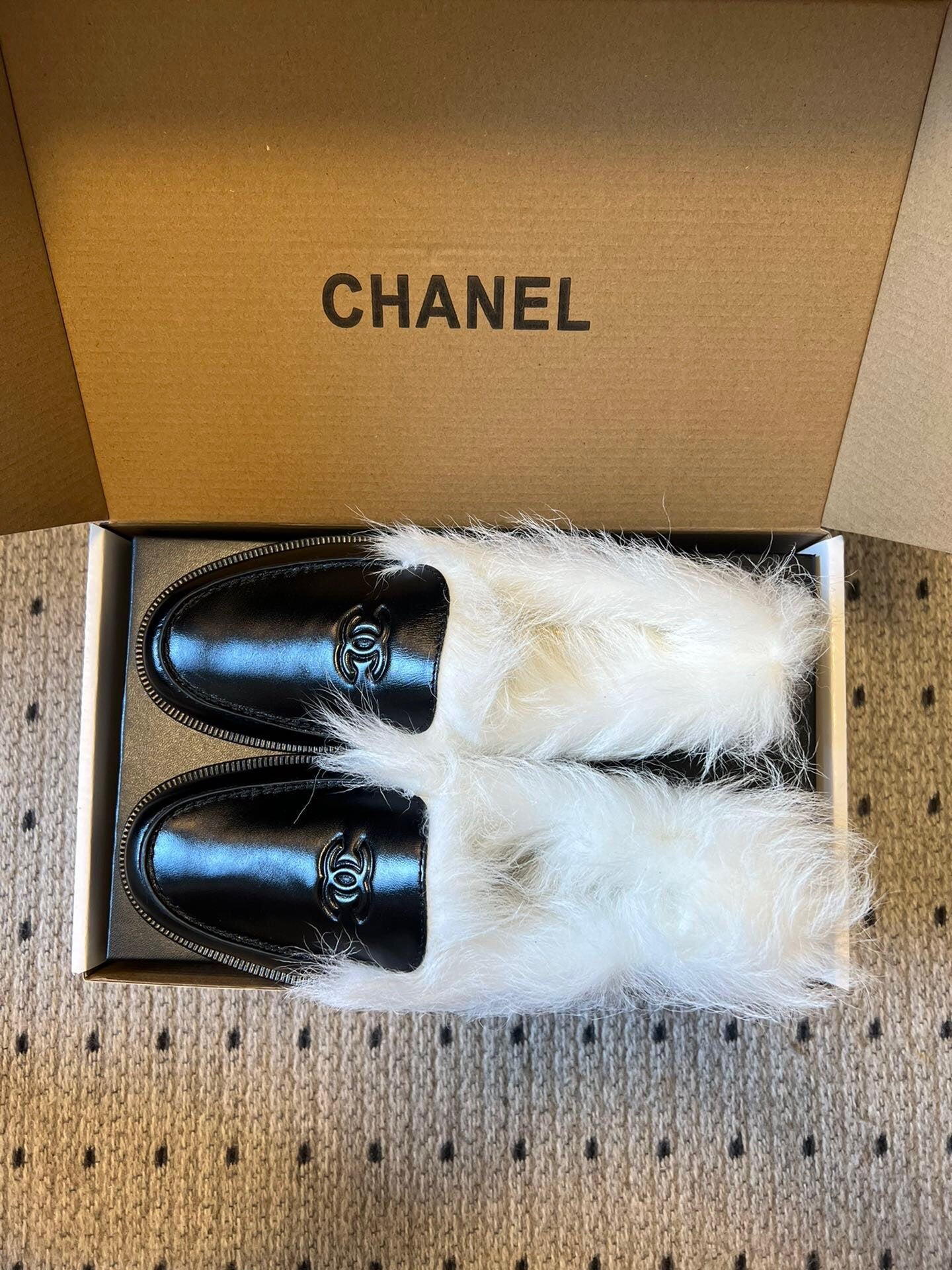 CC 26 Furry Loafer Black mix White Shiny Sheepskin And Shearling Fleece 592924