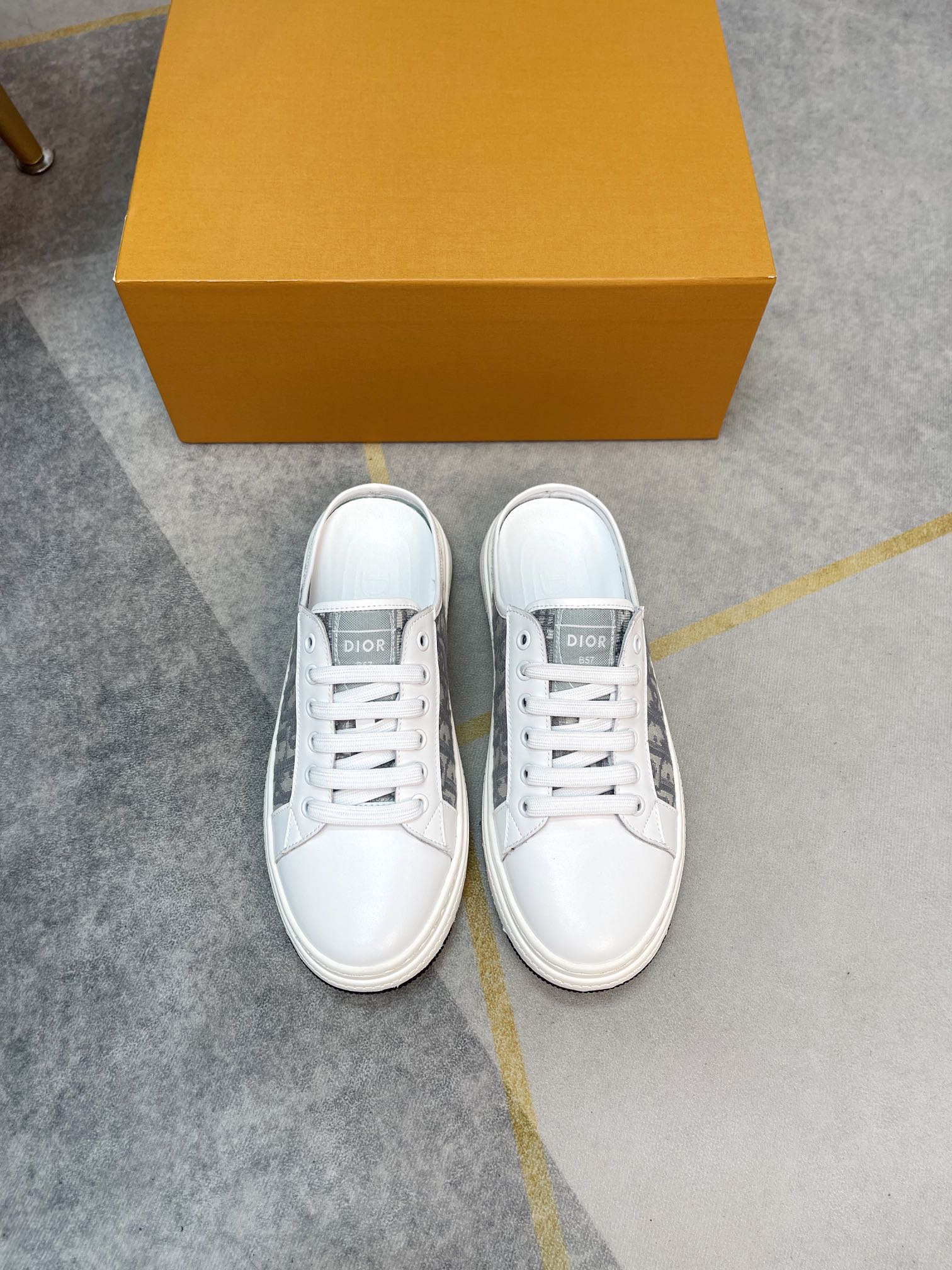 CD RETRO MULE WHITE AND BEIGE CALFSKIN