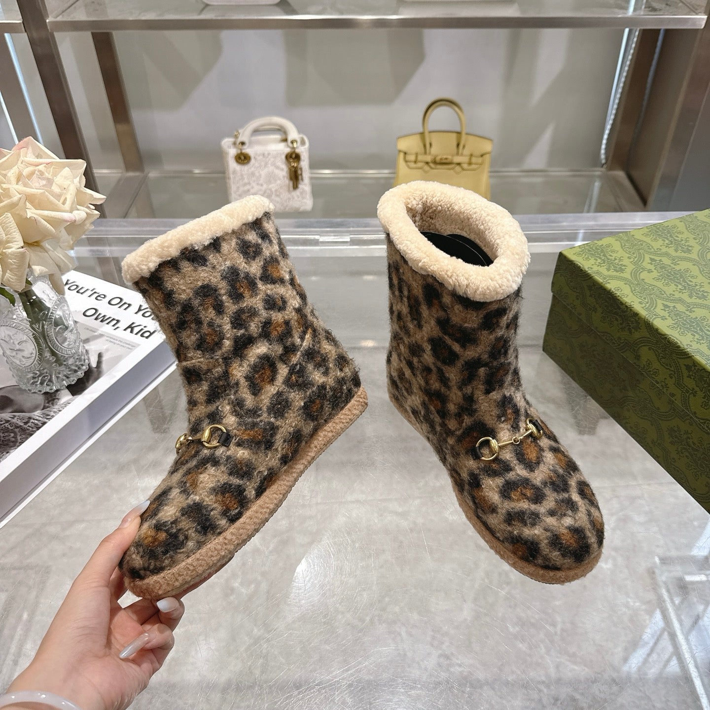 GG Horsebit Snow Leopard Woolen Fleece 576258