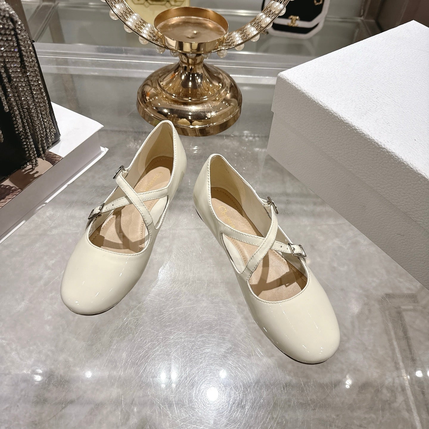 CD 26 Ballet Flats Ivory Patent Leather 592212