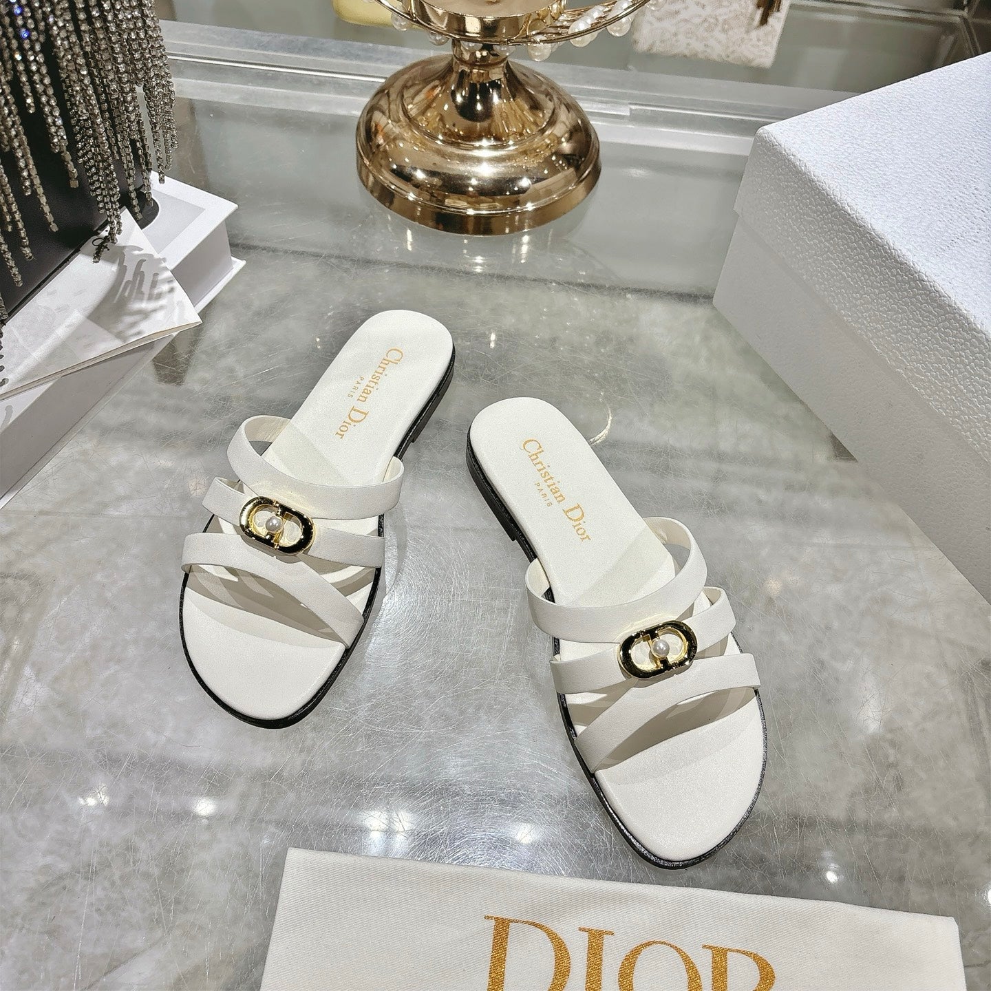 CD 26 Flat Sandals White Leather 592260